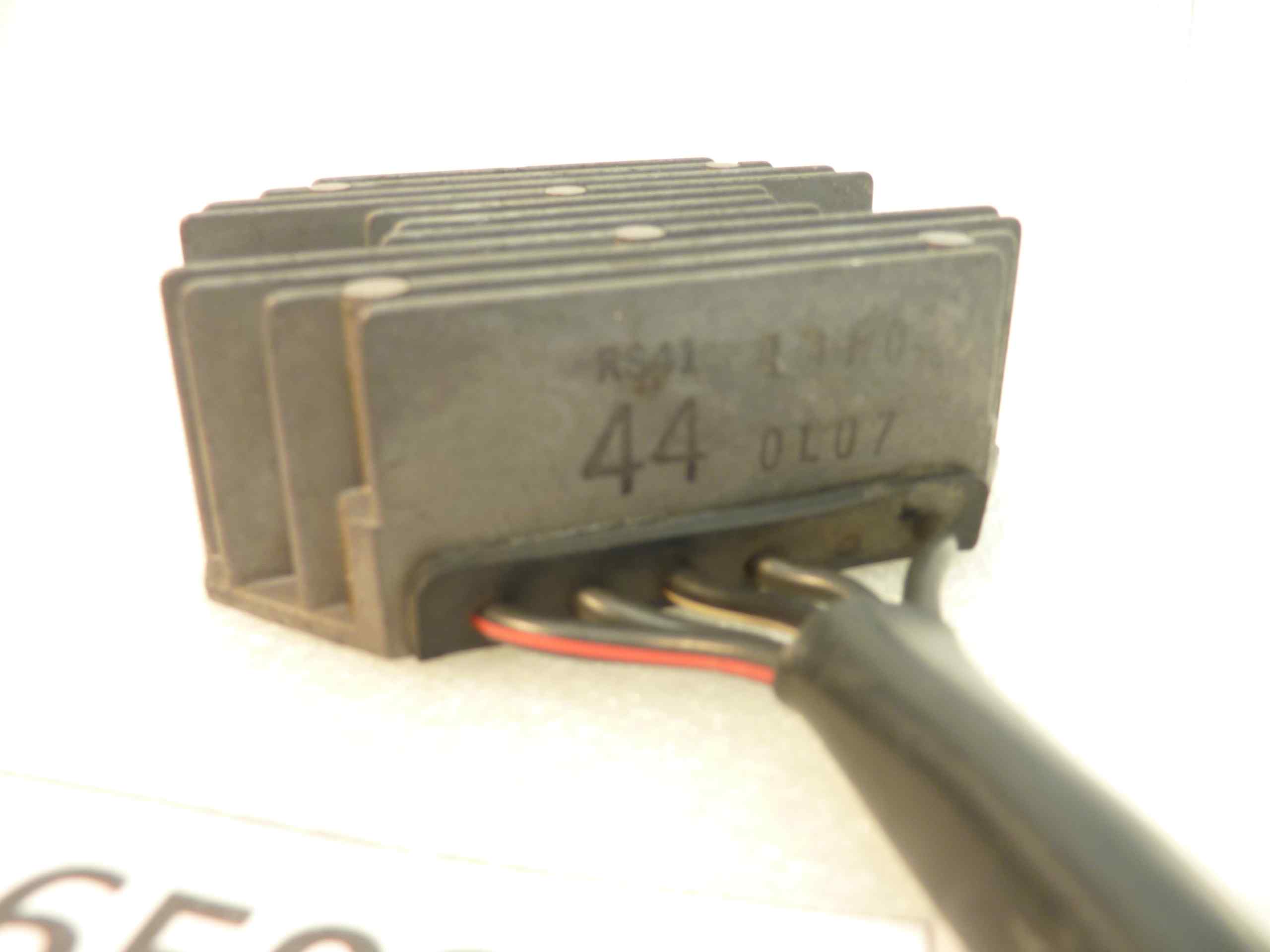 Regolatore tensione RS41 14F0 44 L07 5 pin - immagine 2