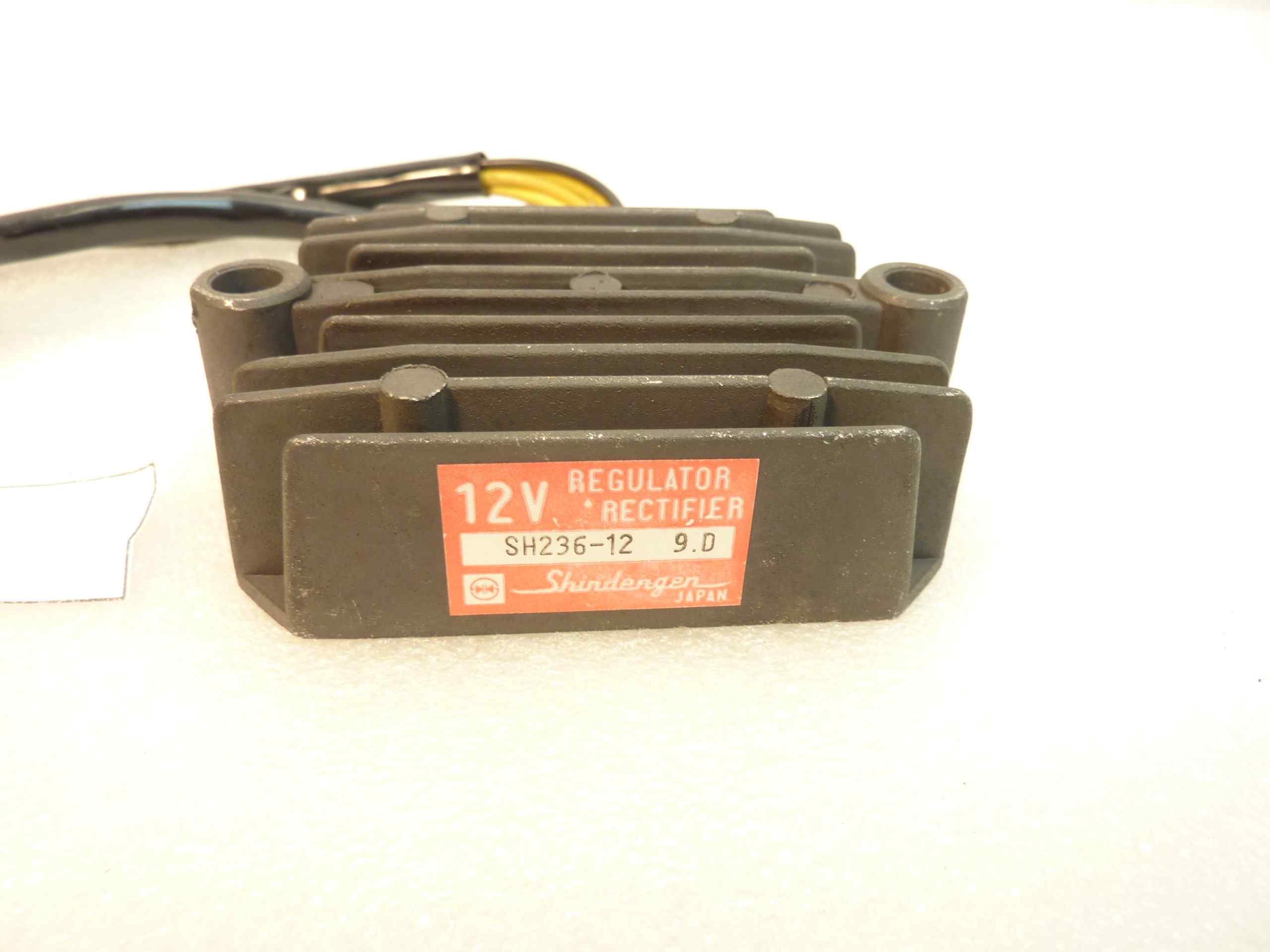 Regolatore tensione Honda CB 900 F Bol D'Or SH236 12 9D centralina Shindengen - immagine 2