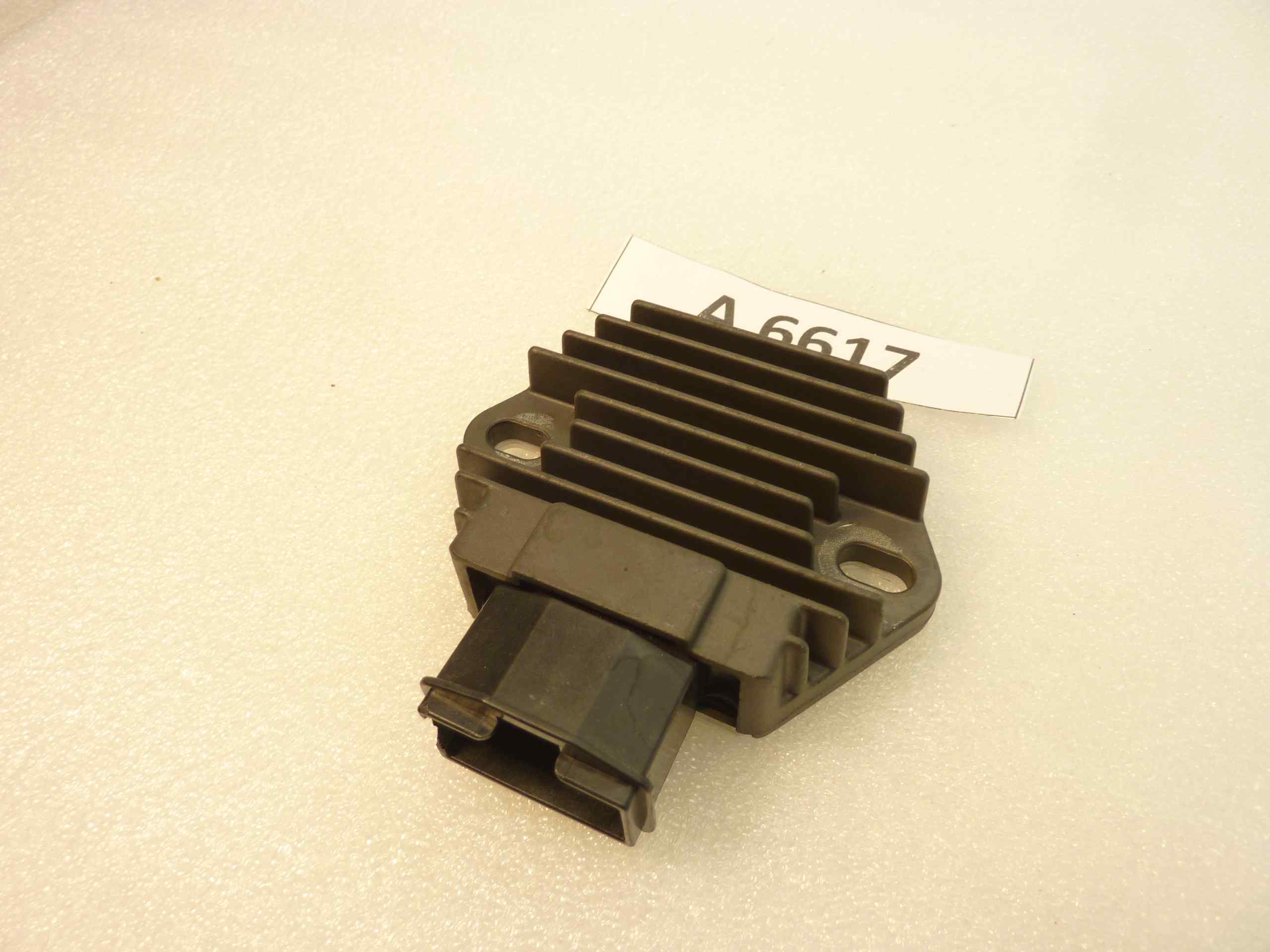 Regolatore tensione Ducati Energia cod 43440 0300 37 03 T3.7 172 - immagine 2