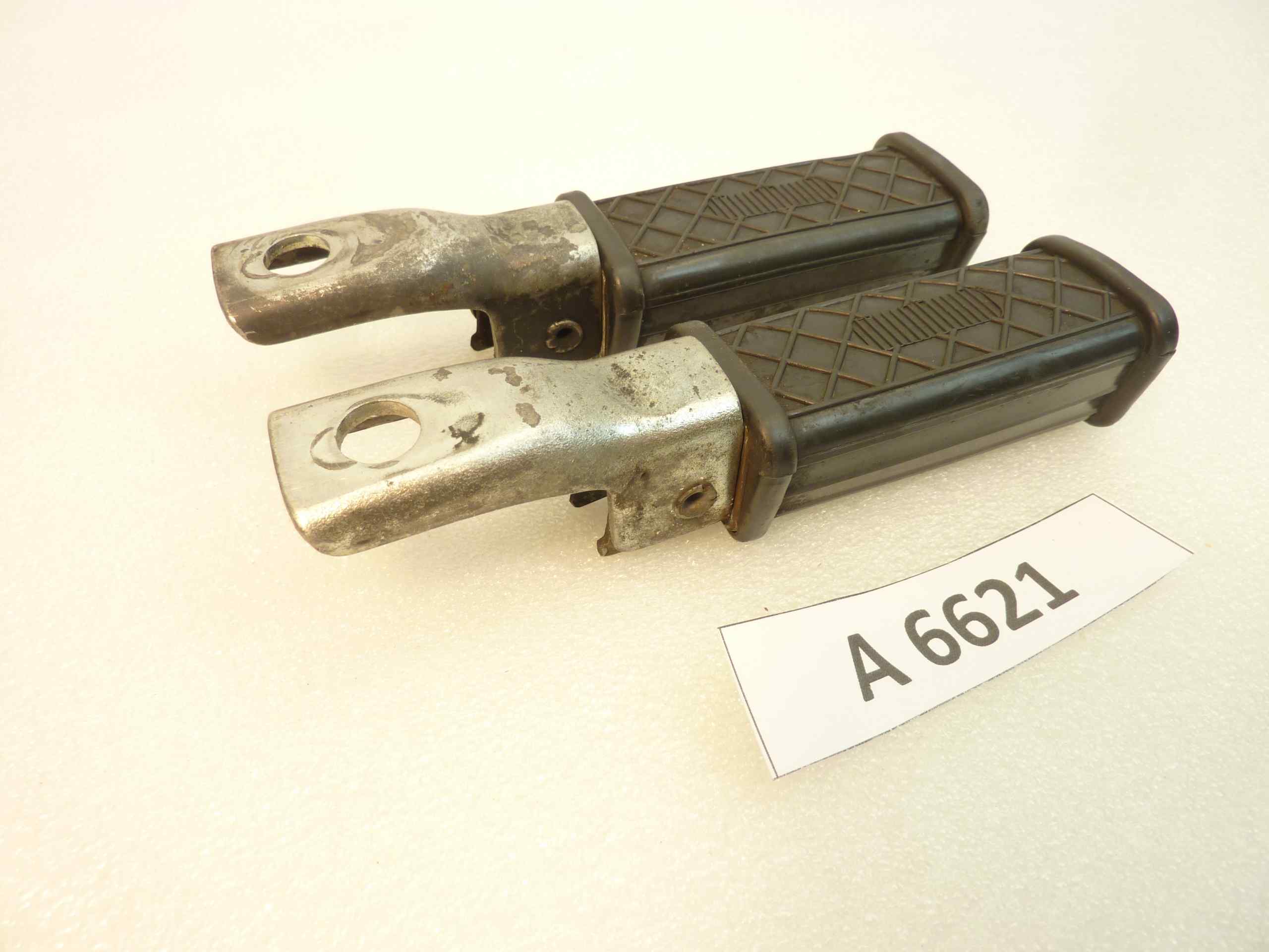Coppia pedaline pedane poggiapiedi universali posteriori moto epoca Honda Kawasaki Suzuki apertura tot 110 mm alt 80 mm - immagine 2