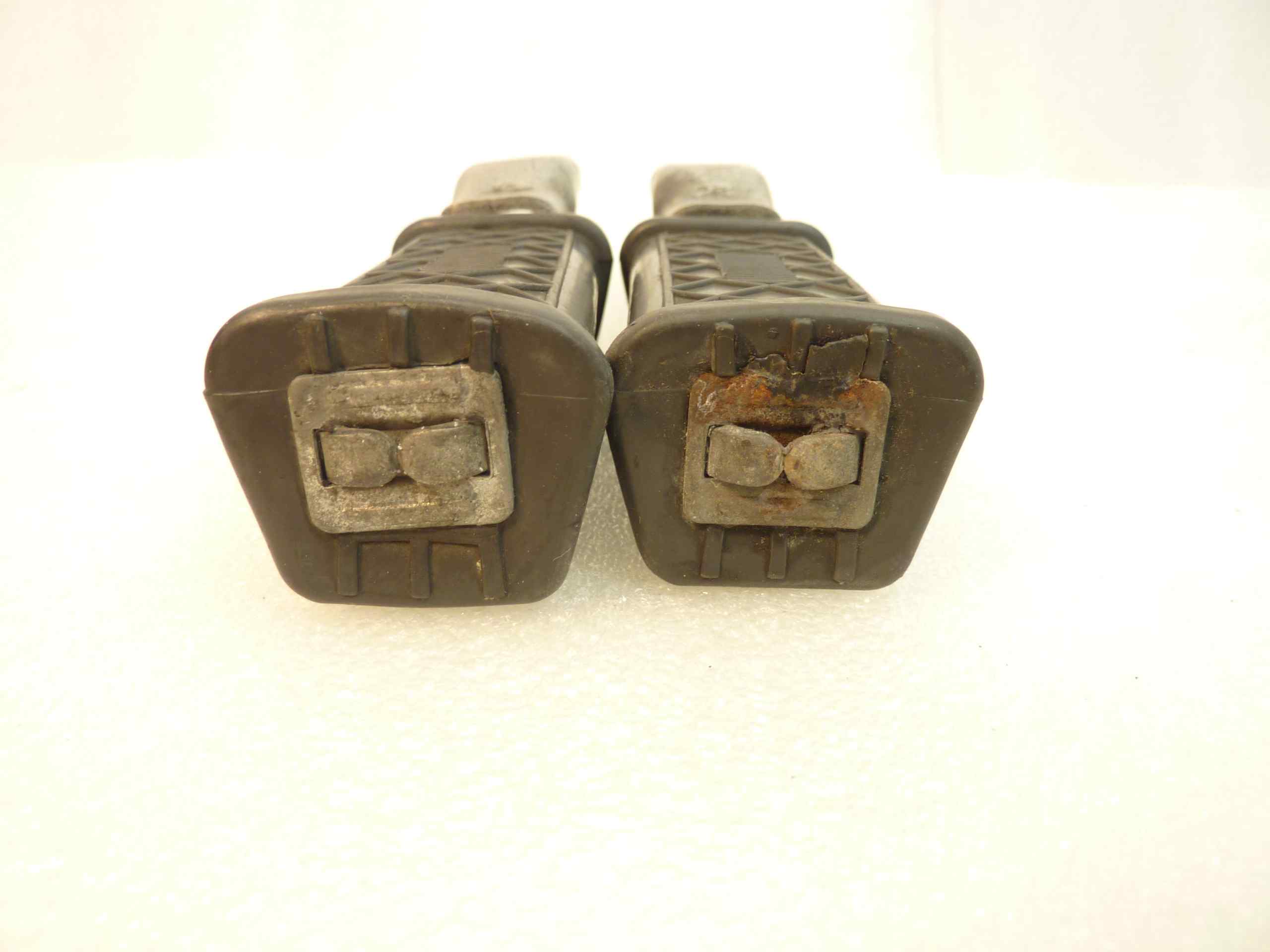 Coppia pedaline pedane poggiapiedi universali posteriori moto epoca Honda Kawasaki Suzuki apertura tot 110 mm alt 80 mm - immagine 3