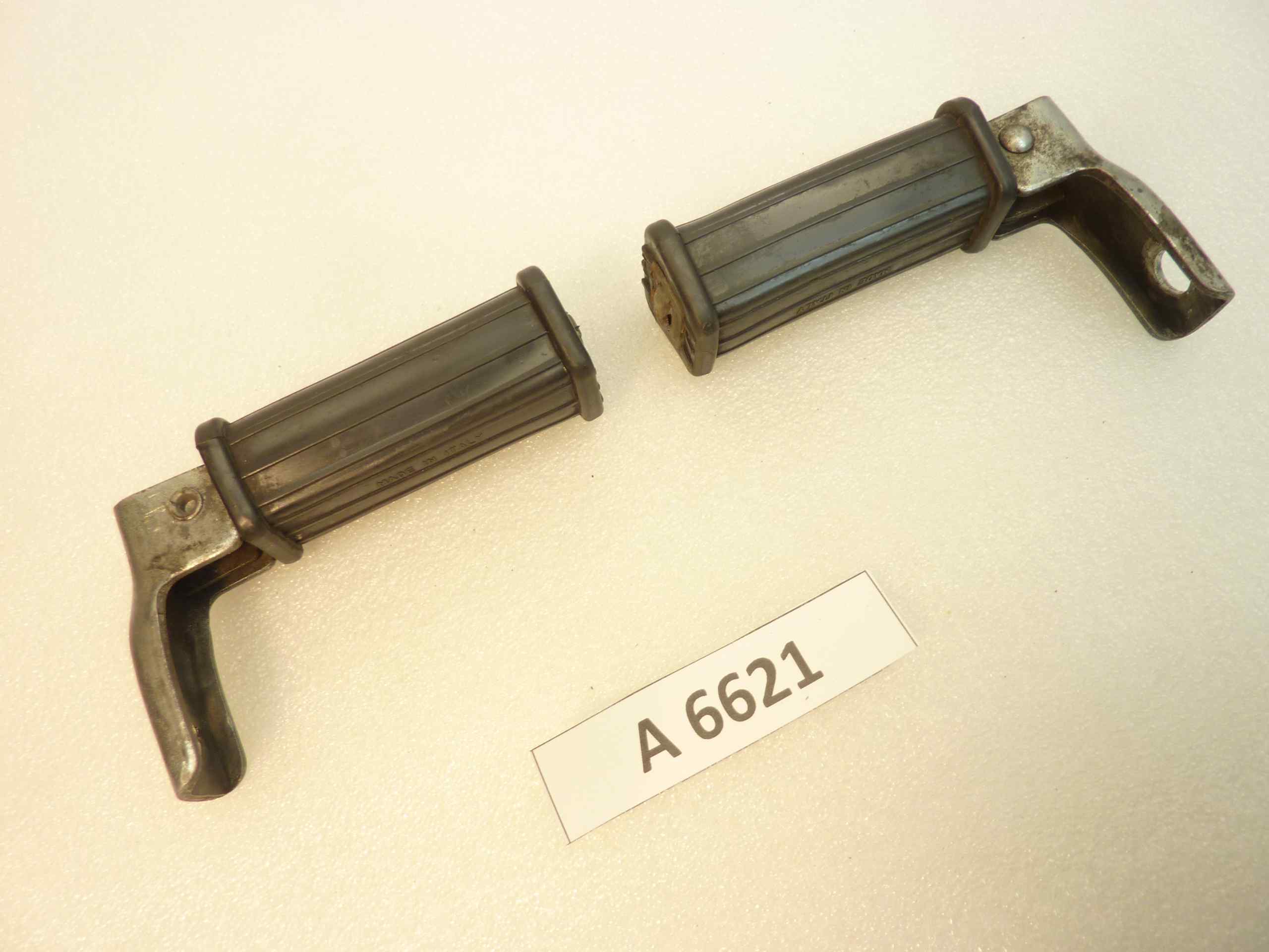 Coppia pedaline pedane poggiapiedi universali posteriori moto epoca Honda Kawasaki Suzuki apertura tot 110 mm alt 80 mm - immagine 4