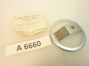 Staffa bloccaggio strumentazione Cagiva SST 125 Harley AMF cod 800030317 nuovo fondo di magazzino