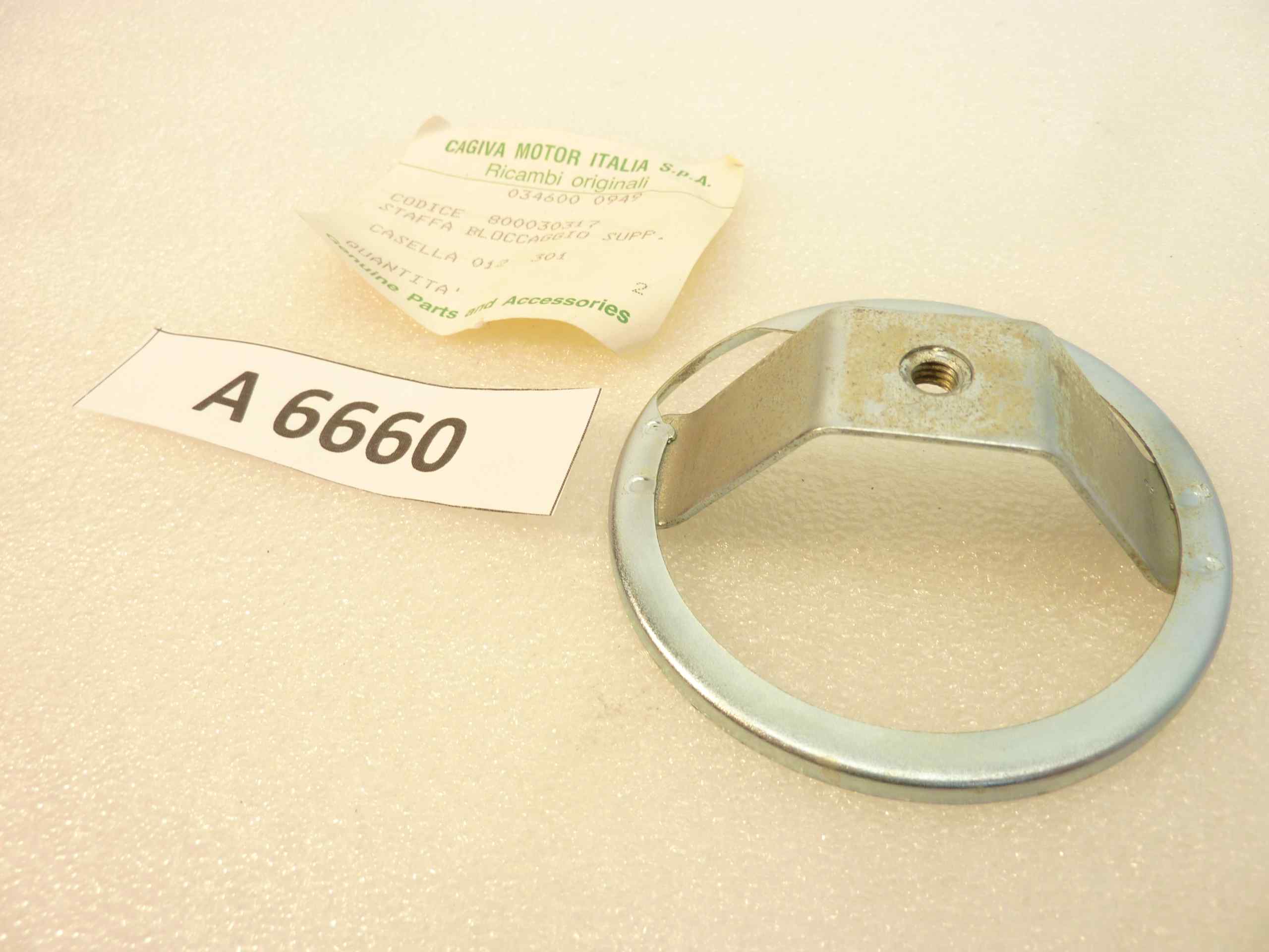 Staffa bloccaggio strumentazione Cagiva SST 125 Harley AMF cod 800030317 nuovo fondo di magazzino - immagine 2