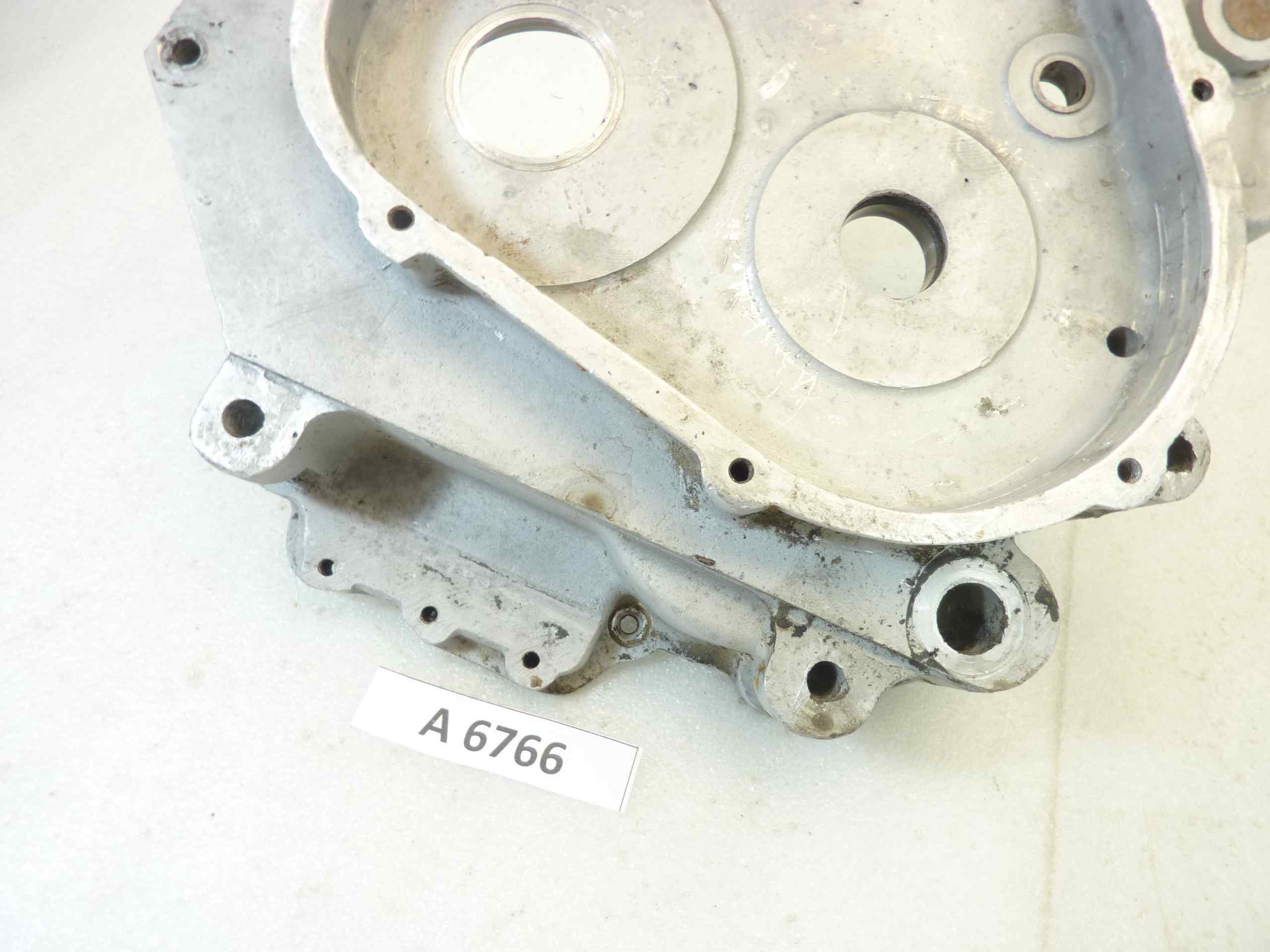 Basamento carter motore Guzzi Superalce cod M9104 sinistro sigla motore 72194 - immagine 2