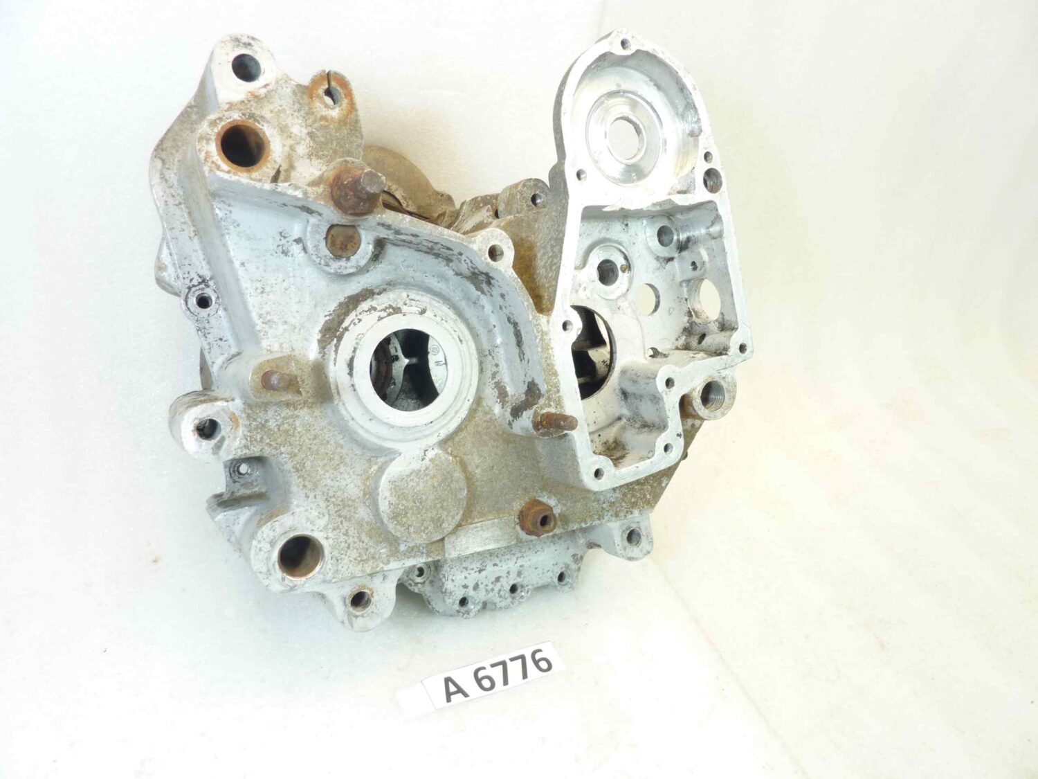 Basamento carter motore Guzzi Superalce cod M9104 M9103 sigla motore 72039 74769 - immagine 2