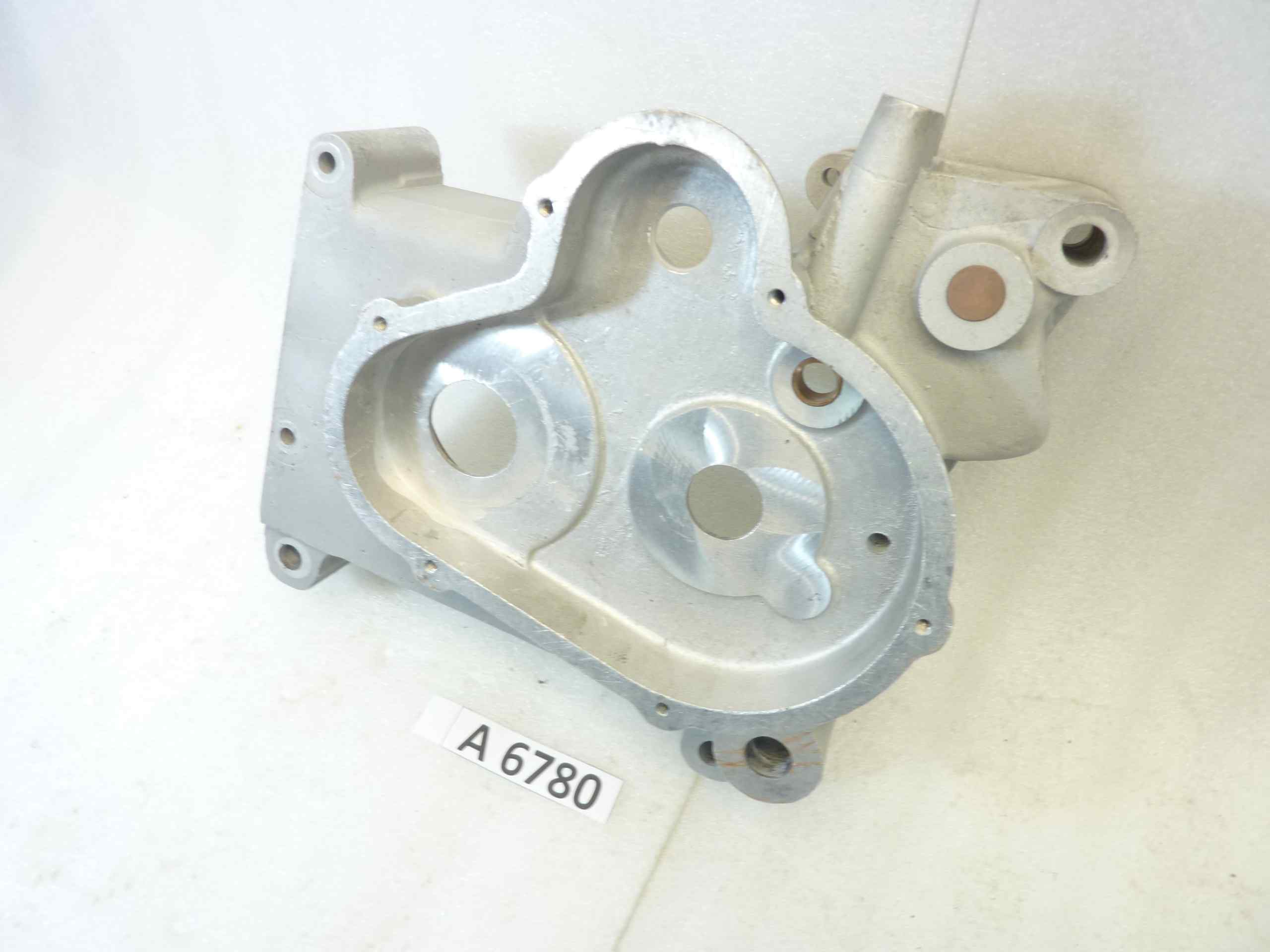 Basamento carter motore Guzzi Astore GTV 500 cod M8041 sinistro nuovo fondo di magazzino - immagine 4