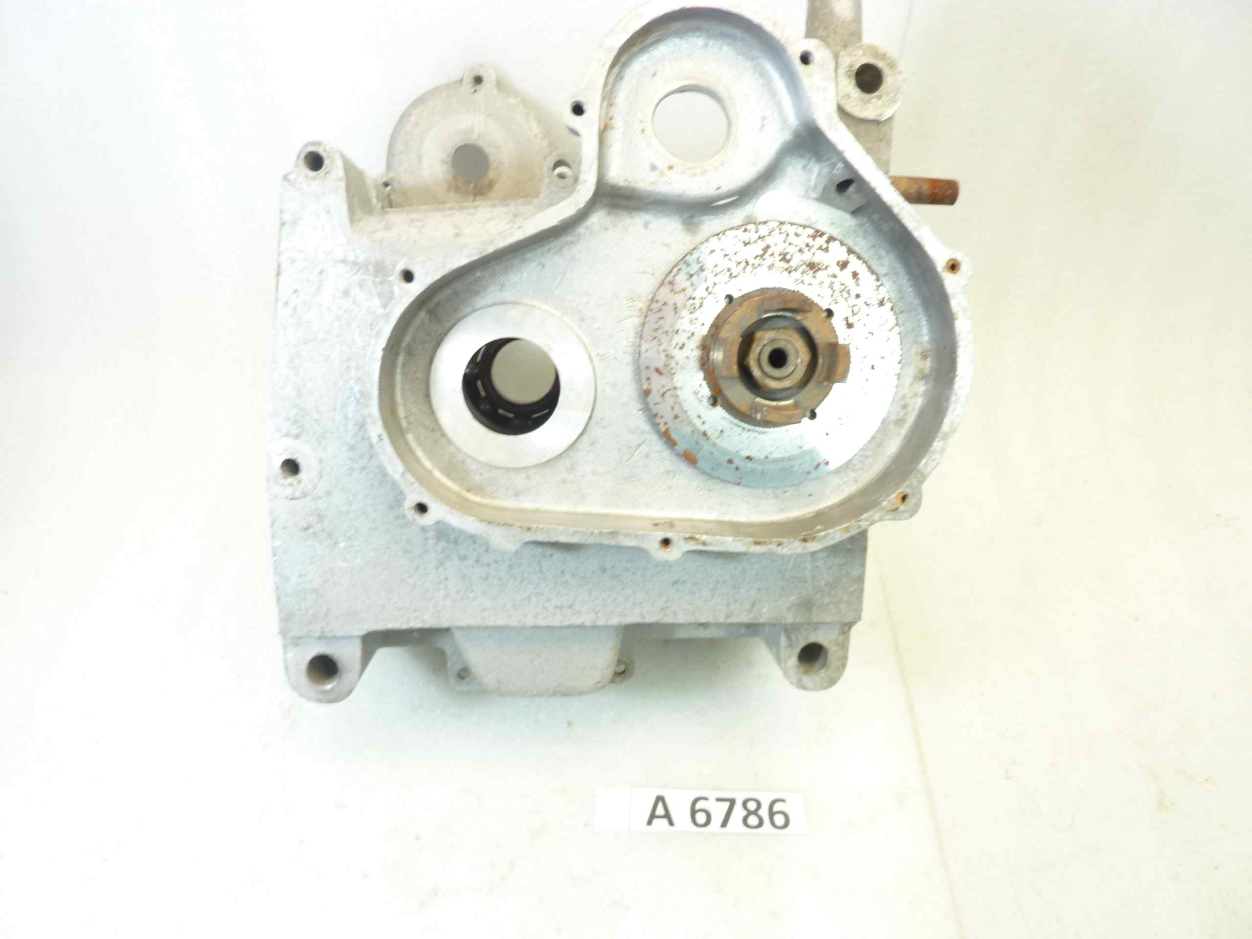 Basamento carter motore Guzzi Ercole 500 Motocarro cod 25041 25040 sigla motore EBE02 - immagine 2