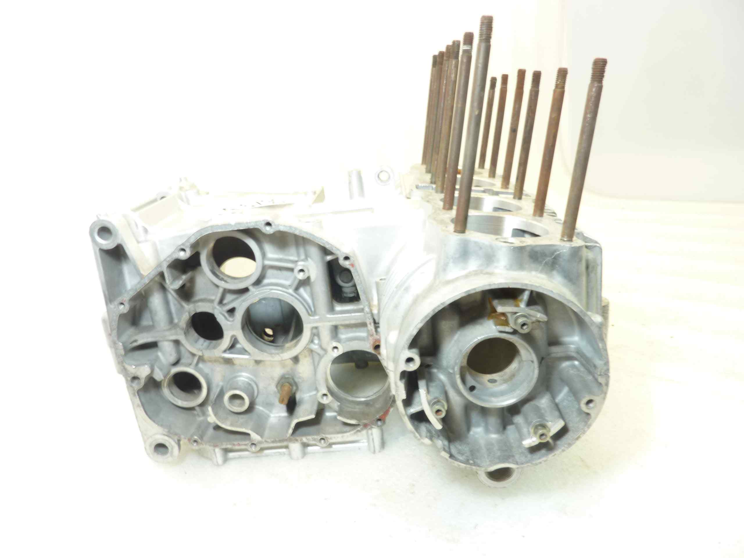 Basamento carter motore Benelli Guzzi 350 400 GTS cod B2BA 2522 23 S122/G 62000700 sigla motore 010022 - immagine 2