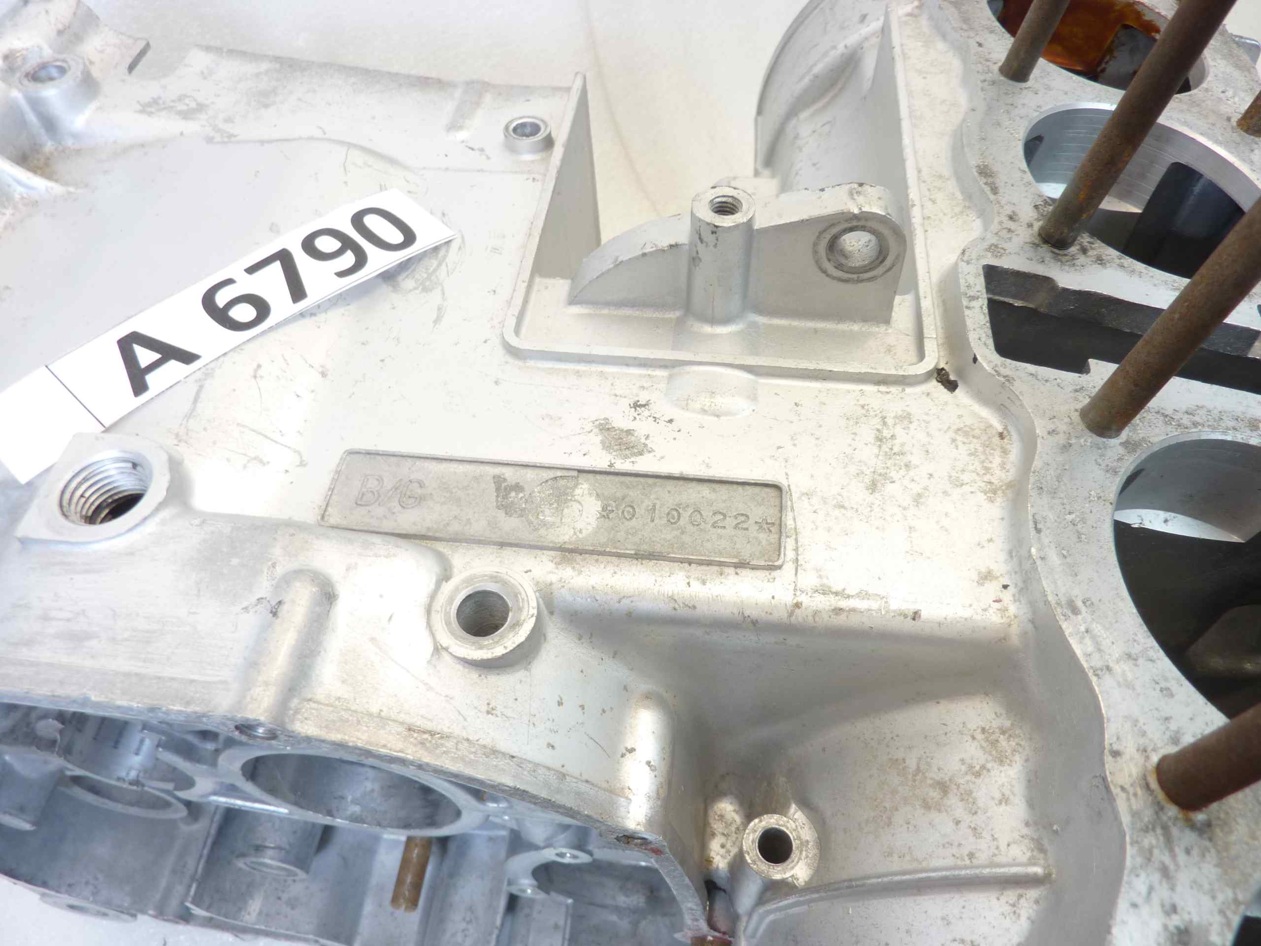 Basamento carter motore Benelli Guzzi 350 400 GTS cod B2BA 2522 23 S122/G 62000700 sigla motore 010022 - immagine 4