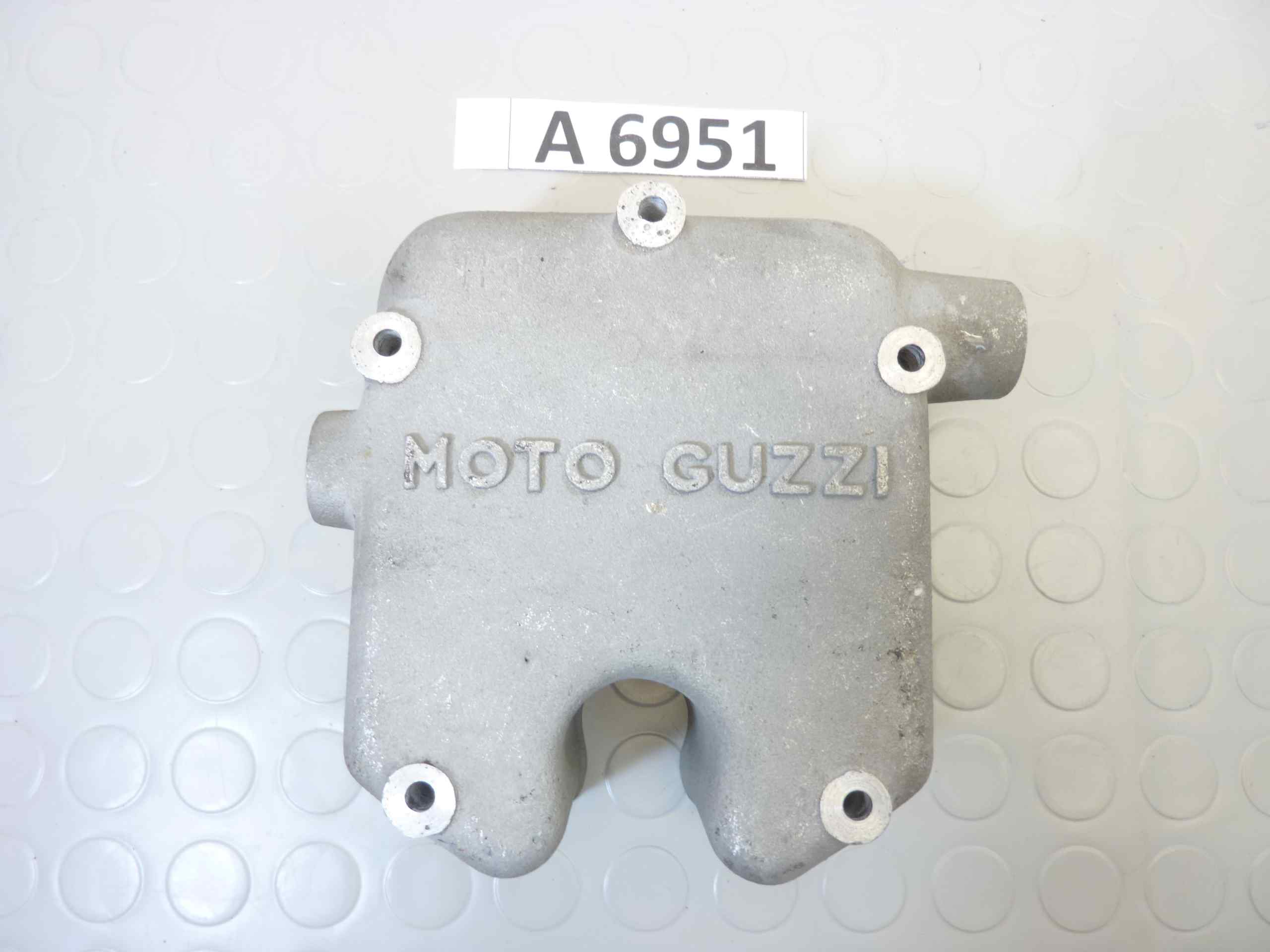 Coperchio testa cilindro destro Guzzi Mulo meccanico 3x3 cod 49030 47023500 vedi foto - leggi descrizione - nuovo fondo di magazzino