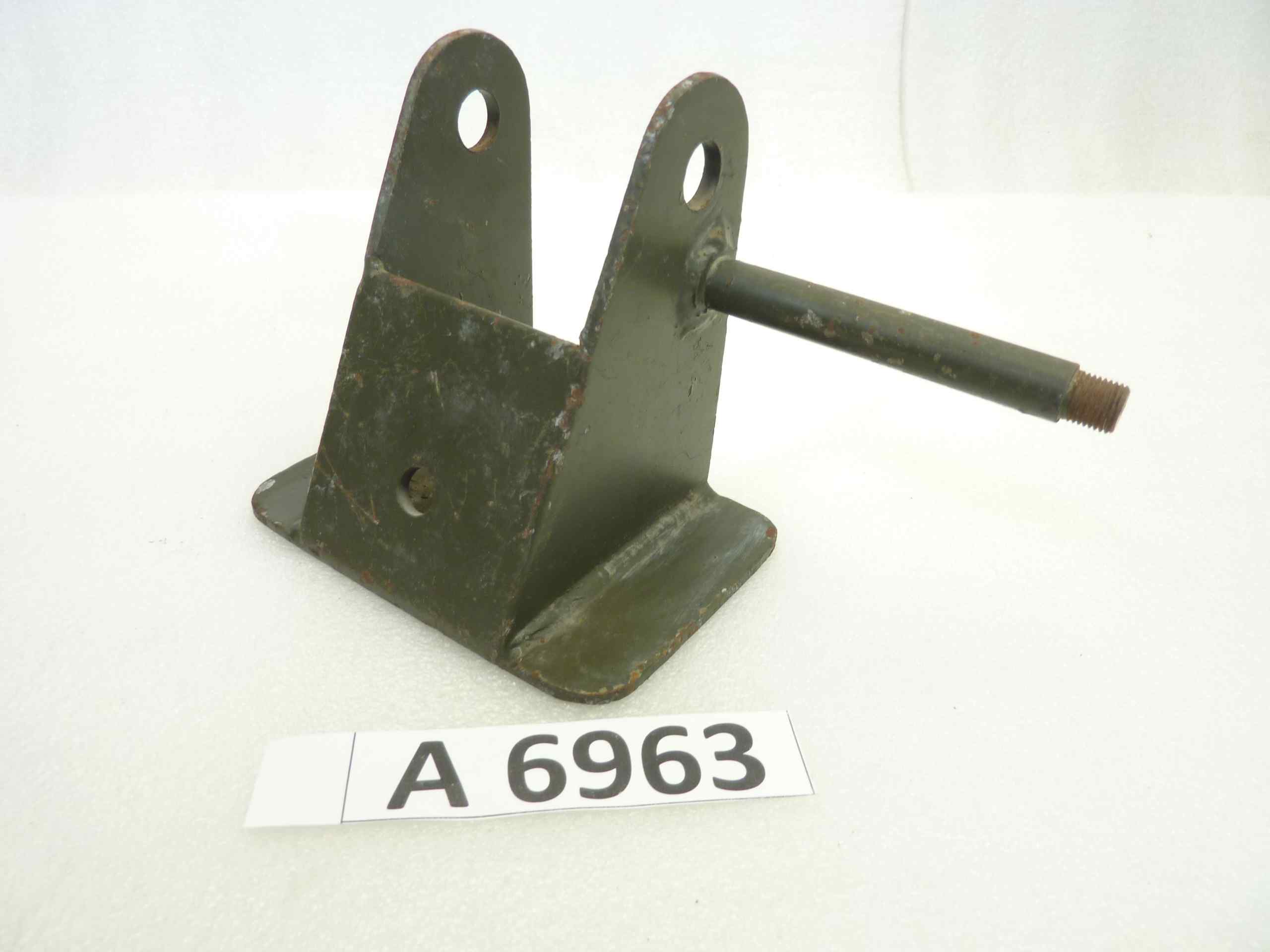 Cavallotto sinistro supporto cambio Guzzi Mulo meccanico 3x3 cod 48339 47208900 vedi foto - leggi descrizione - nuovo fondo di magazzino