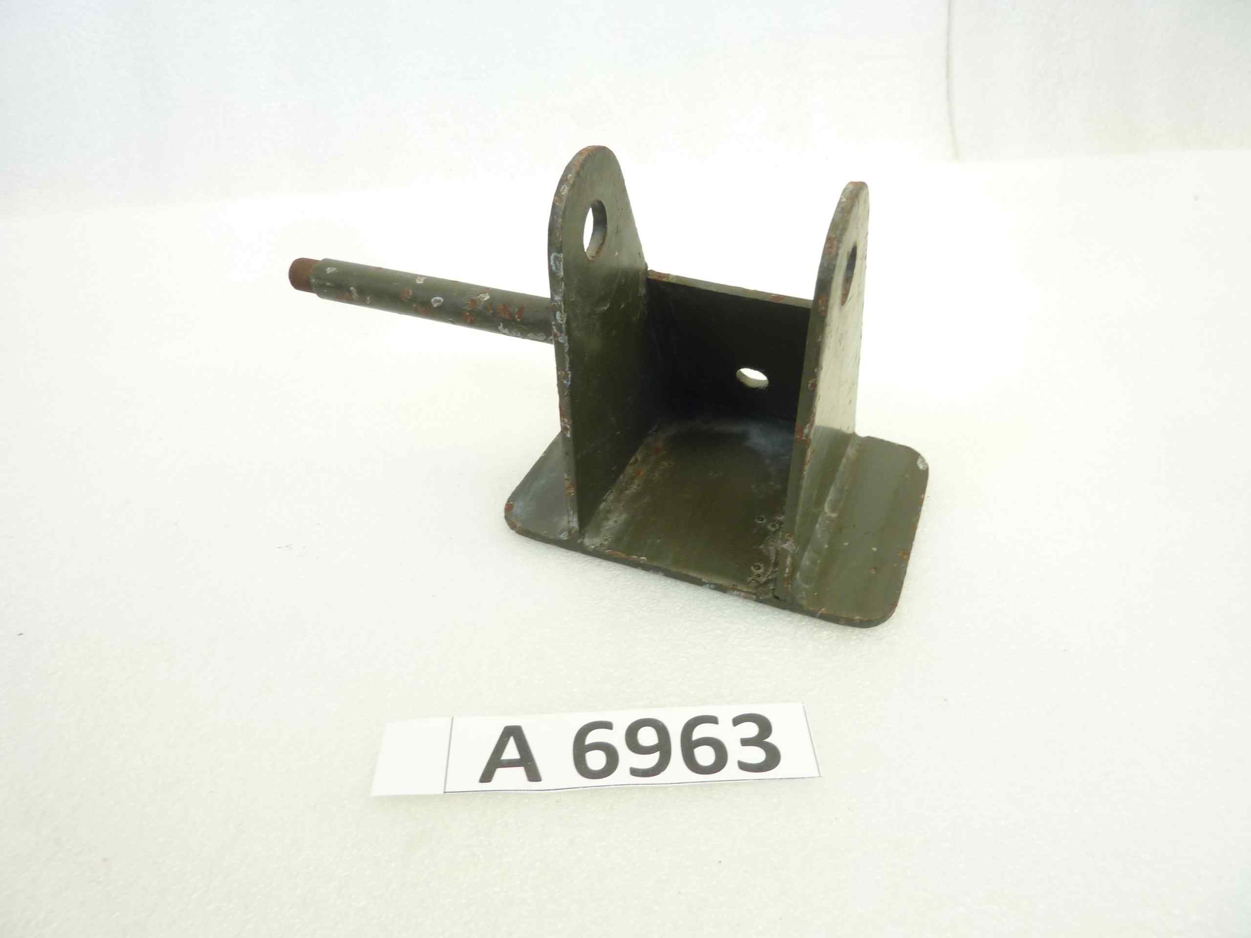 Cavallotto sinistro supporto cambio Guzzi Mulo meccanico 3x3 cod 48339 47208900 vedi foto - leggi descrizione - nuovo fondo di magazzino - immagine 3