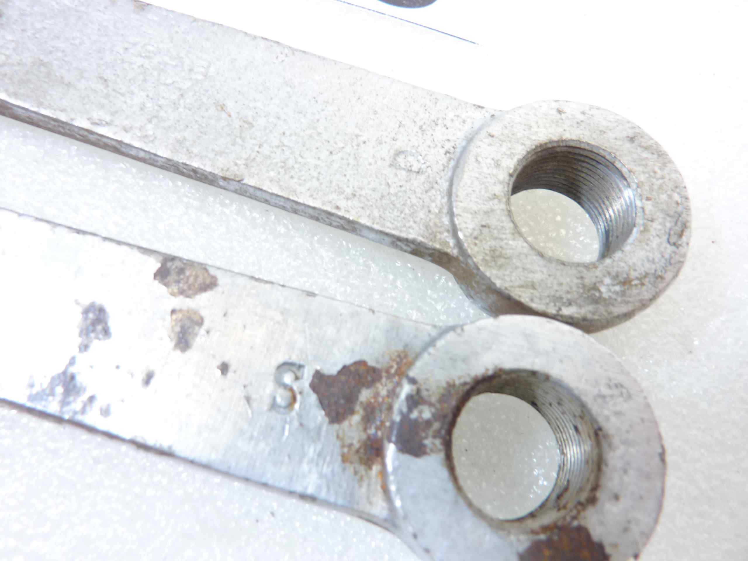 Coppia biscottini superiori moto epoca cromati filettati destro sinistro interasse 101 mm diam fori 13,3 nuovo fondo di magazzino - immagine 8