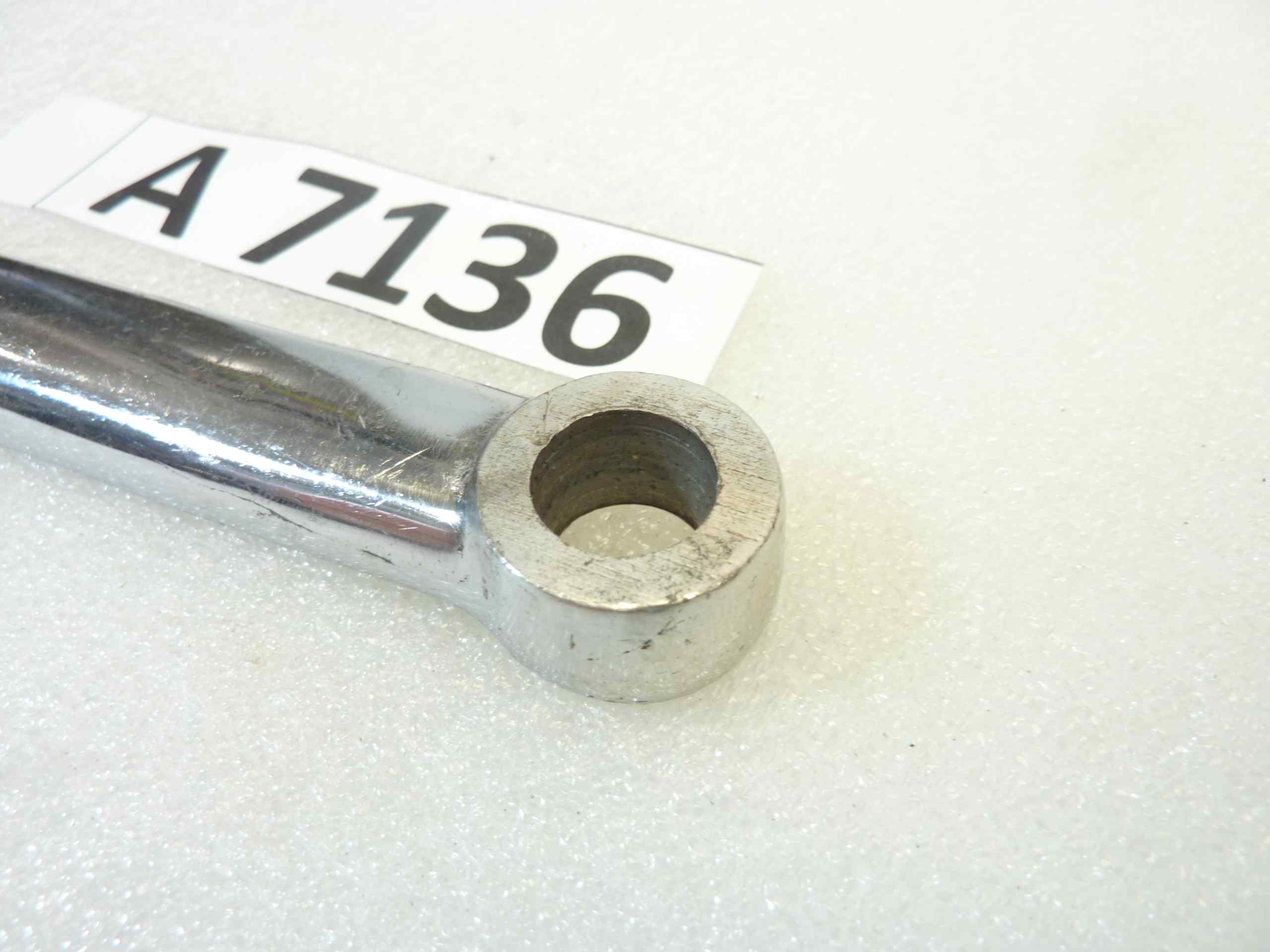 Biscottino superiore moto epoca cromato filettato sinistro interasse 110 mm diam fori 13,2 14 nuovo fondo di magazzino - immagine 4