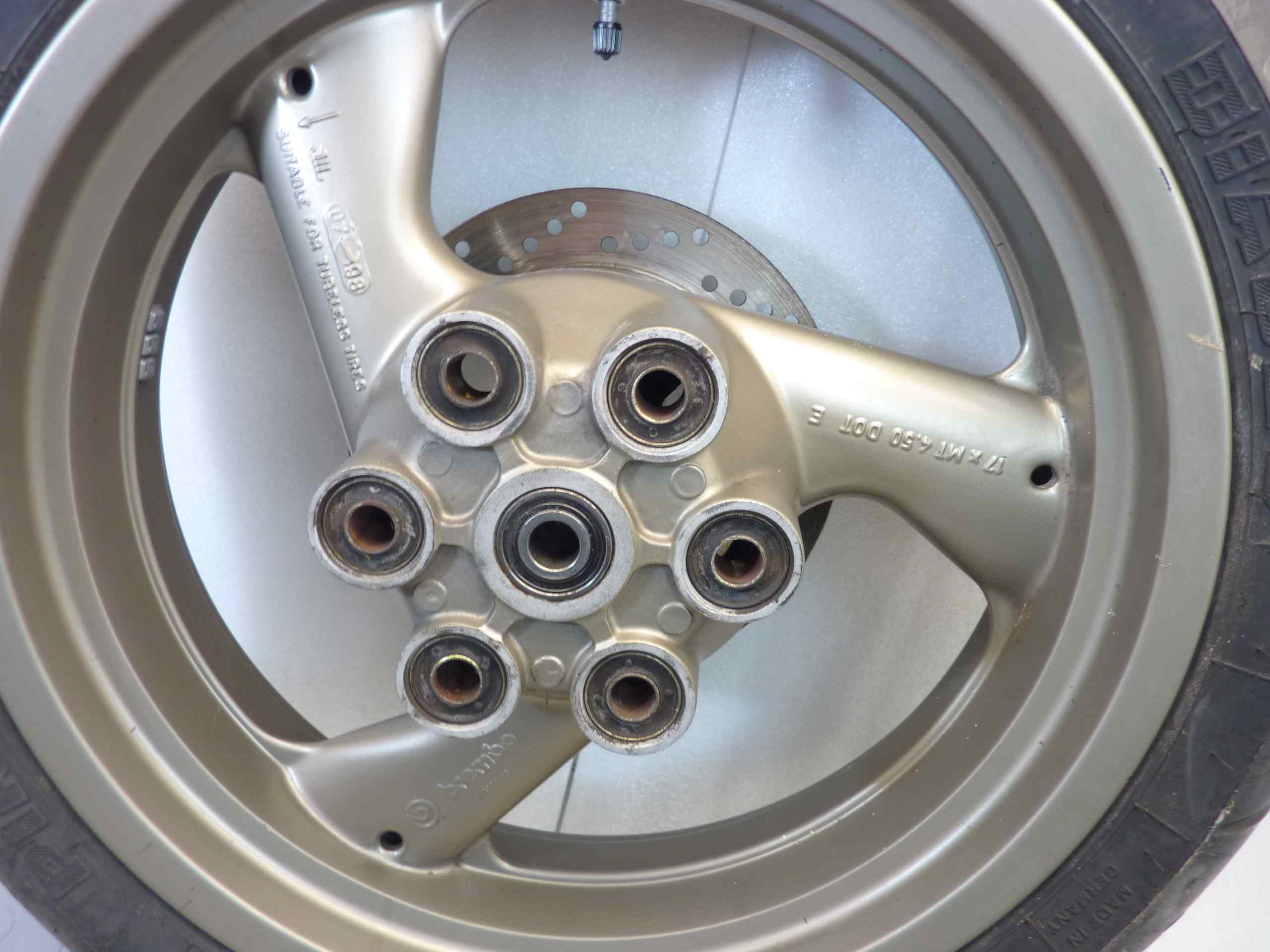 Ruota posteriore Ducati SS Monster 600 900 17xMT 4,50 Brembo 30517600 Oro con disco spessore 3,8 mm - immagine 6