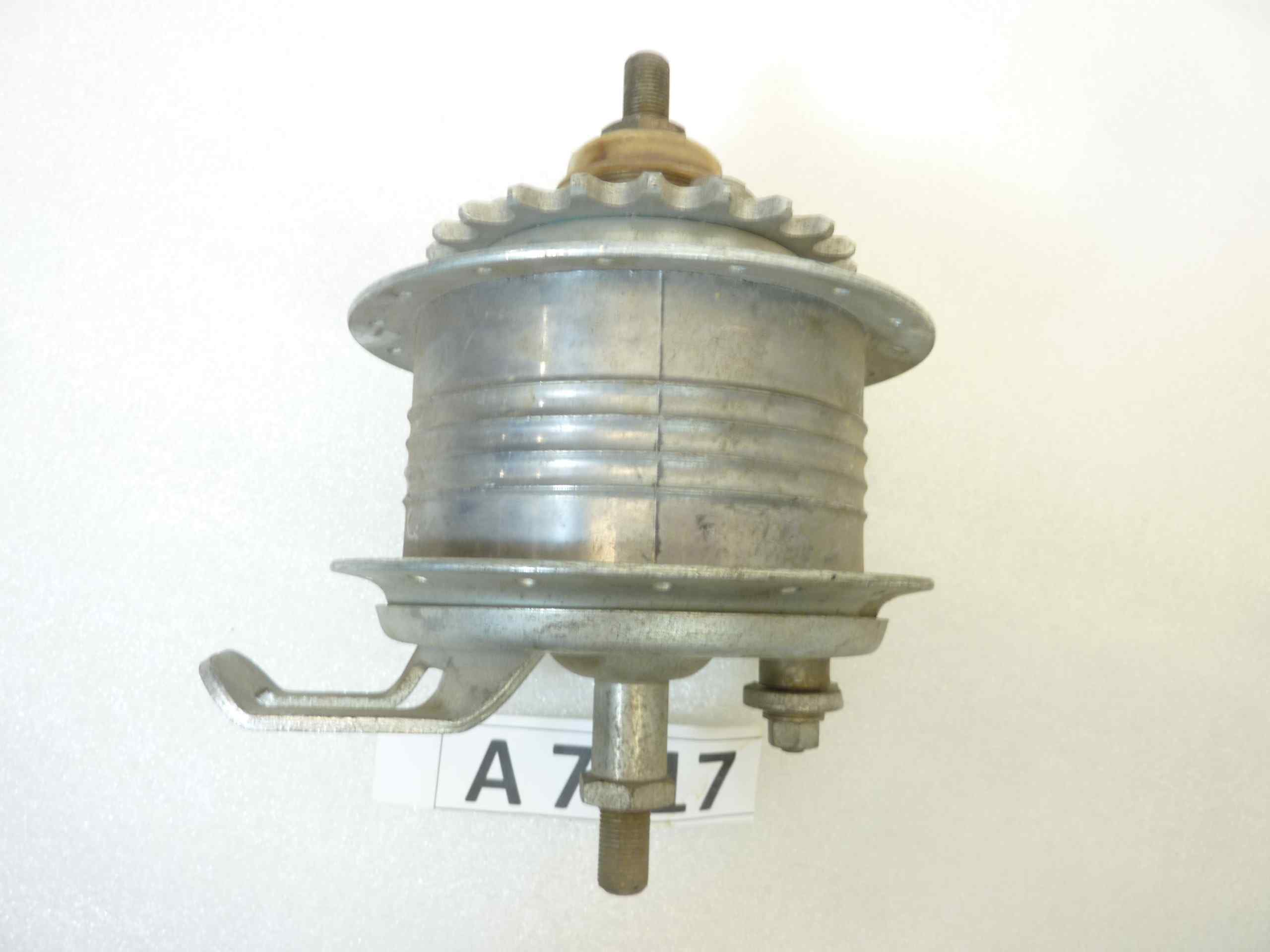 Mozzo posteriore Guzzi Trotter completo con corona tamburo freno cod 45632100 nuovo fondo di magazzino - immagine 3