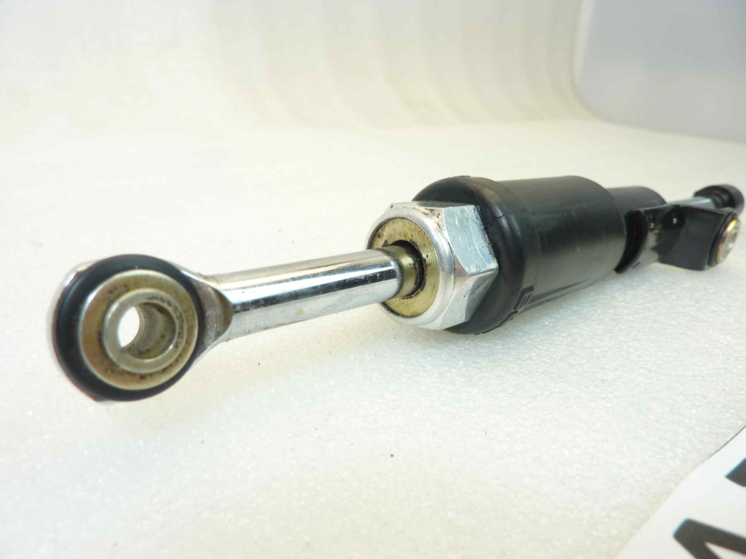Ammortizzatore sterzo regolabile Guzzi 1100 California Edizione 1994-19971100 California EV Edizione 1997-20021100 California Special Edizione 1999-20001100 Jackal Edizione 1999-20011100 California Sport Edizione 2001-20021100 Stone Edizione 2001-20051100 California EV P.I. Edizione 2002-20021100 California Stone-Metal Edizione 2002-20031100 California Special Sport-Aluminium Edizione 2002-20031100 California Aluminium-Titanium Edizione 2003-2004 1100 California EV Touring Edizione 2003-20051100 California Classic-Touring Edizione 2006-20081100 California Vintage Edizione 2006-20121100 California Aquila Nera Edizione 2009-20111000 SP Edizione 1979-19831000 SP 2 Edizione 1984-19871000 Le Mans Edizione 1984-19931000 California 3 Edizione 1987-19 931000 GT Edizione 1987-19911000 SP 3 Edizione 1989-19941000 S Edizione 1989-19941000 Strada Edizione 1993-1994850 Le Mans 2 Edizione 1978 - 1980850 Le Mans 3 Edizione 1981-1984850 T 5 Civile Edizione 1984-1987850 T 5 Polizia Edizione 1985-2001650 V65 Custom Edizione 1983-1986650 V65 Florida Edizione 1986-1990650 V65 Polizia-PA Nuovo Tipo Edizione 1988-1995500 V50 Custom Edizione 1982-1986350 V35 Custom Edizione 1982-1986350 V35 Florida Edizione 1986-1990 - immagine 6