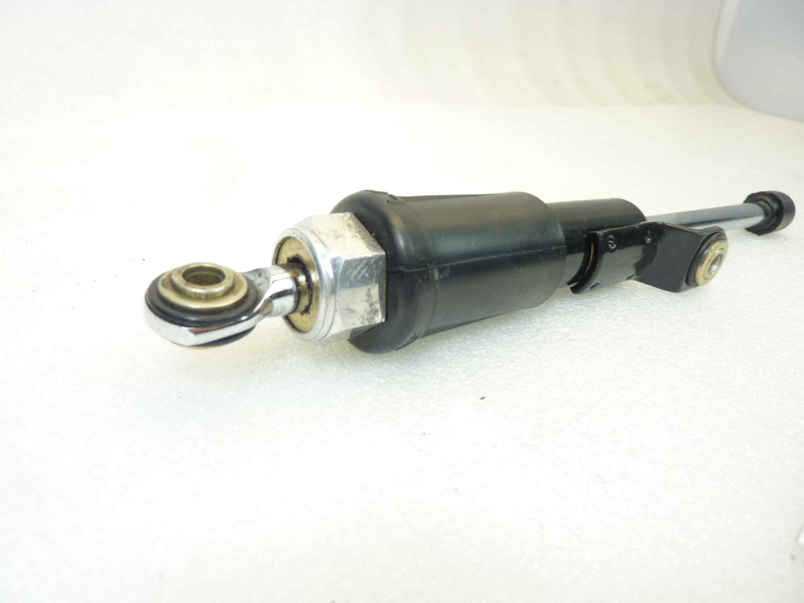 Ammortizzatore sterzo regolabile Guzzi 1100 California Edizione 1994-19971100 California EV Edizione 1997-20021100 California Special Edizione 1999-20001100 Jackal Edizione 1999-20011100 California Sport Edizione 2001-20021100 Stone Edizione 2001-20051100 California EV P.I. Edizione 2002-20021100 California Stone-Metal Edizione 2002-20031100 California Special Sport-Aluminium Edizione 2002-20031100 California Aluminium-Titanium Edizione 2003-2004 1100 California EV Touring Edizione 2003-20051100 California Classic-Touring Edizione 2006-20081100 California Vintage Edizione 2006-20121100 California Aquila Nera Edizione 2009-20111000 SP Edizione 1979-19831000 SP 2 Edizione 1984-19871000 Le Mans Edizione 1984-19931000 California 3 Edizione 1987-19 931000 GT Edizione 1987-19911000 SP 3 Edizione 1989-19941000 S Edizione 1989-19941000 Strada Edizione 1993-1994850 Le Mans 2 Edizione 1978 - 1980850 Le Mans 3 Edizione 1981-1984850 T 5 Civile Edizione 1984-1987850 T 5 Polizia Edizione 1985-2001650 V65 Custom Edizione 1983-1986650 V65 Florida Edizione 1986-1990650 V65 Polizia-PA Nuovo Tipo Edizione 1988-1995500 V50 Custom Edizione 1982-1986350 V35 Custom Edizione 1982-1986350 V35 Florida Edizione 1986-1990 - immagine 5