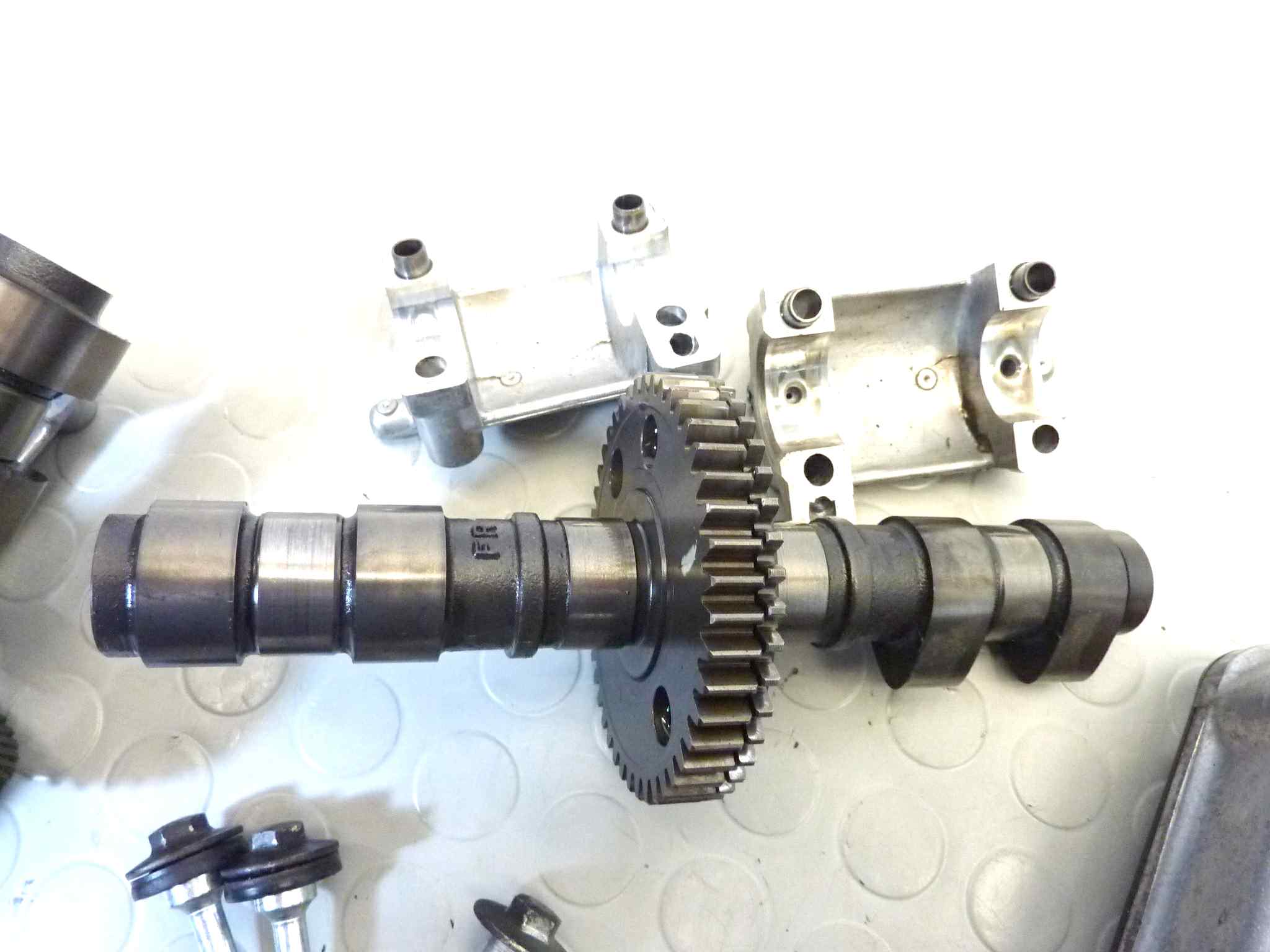 Coperchio valvole anteriore con alberi camme Honda VFR 750 RC36 1990-1993 - immagine 3