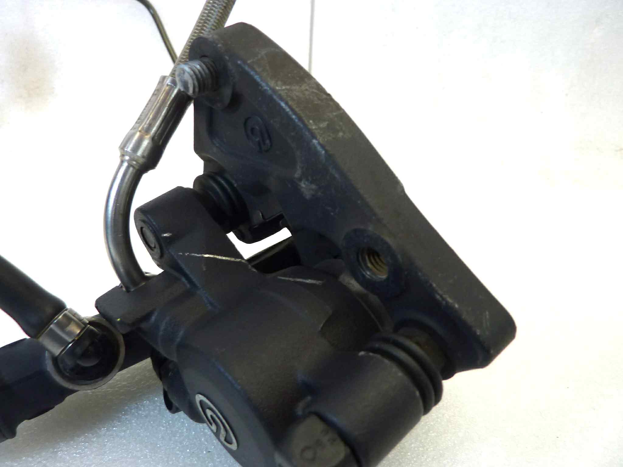 Pinza e pompa freno posteriore con tubazione Bmw 650 CS Scarver - immagine 11