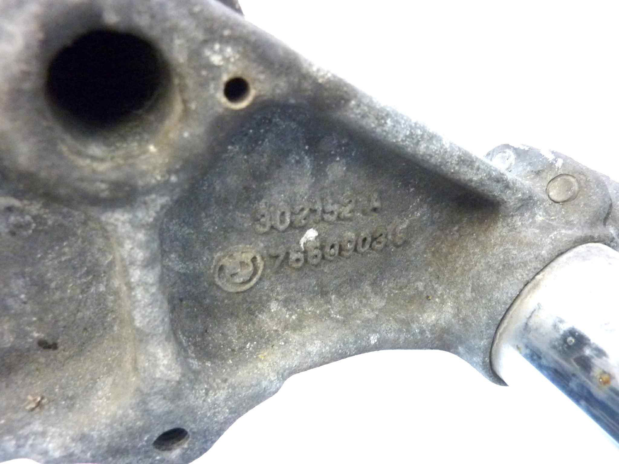 Forcella anteriore completa di ruota Bmw 650 CS Scarver vite rotta nel fodero dx e vite parafango rotta, cerchio lievemente danneggiato vedi foto, spessore disco 5,2 mm. Vedi foto - immagine 17