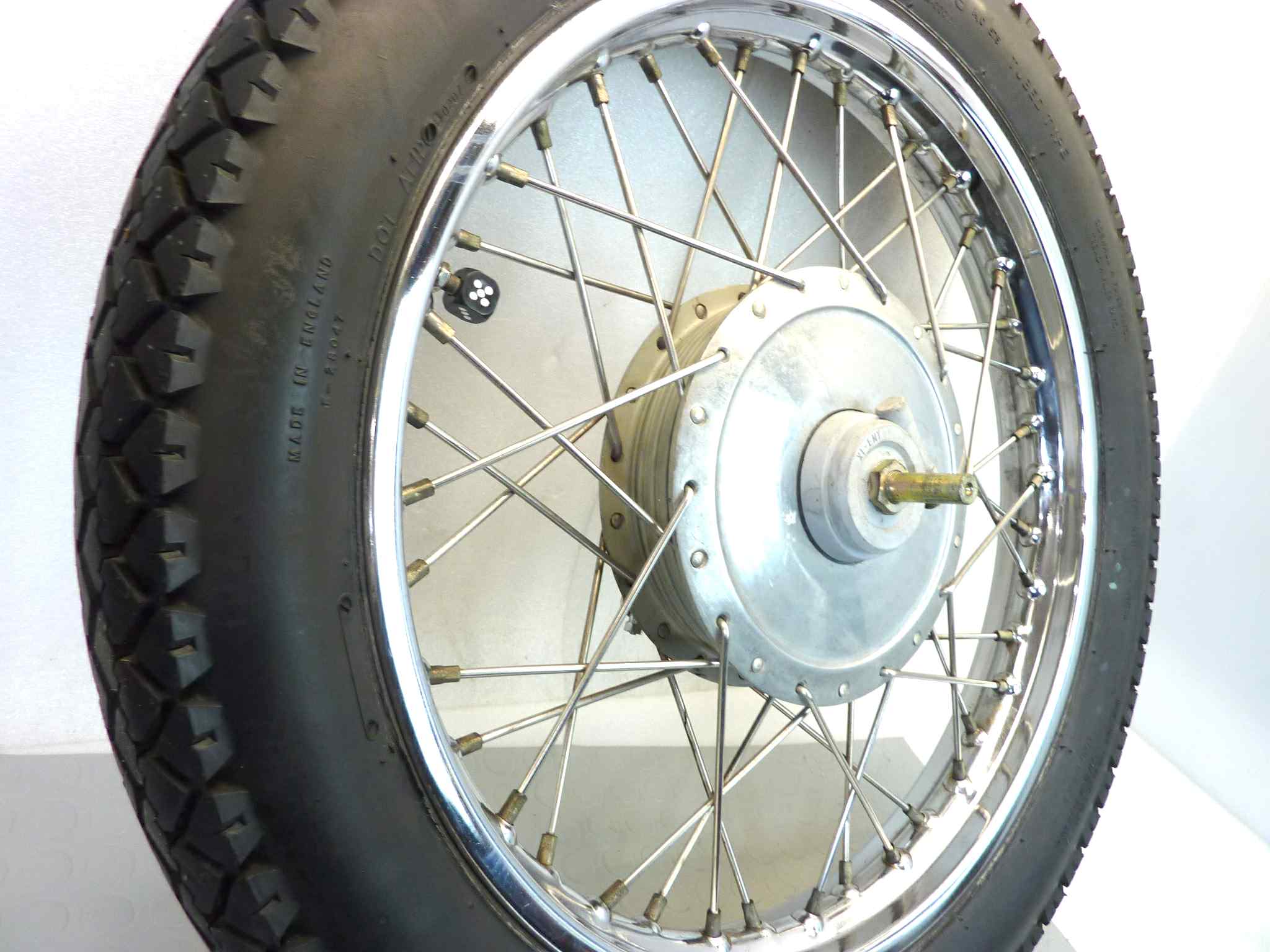 Ruota cerchio anteriore Royal Enfield Bullet 500 2009 con gomma Avon MK II 3,50 S 19 - immagine 2