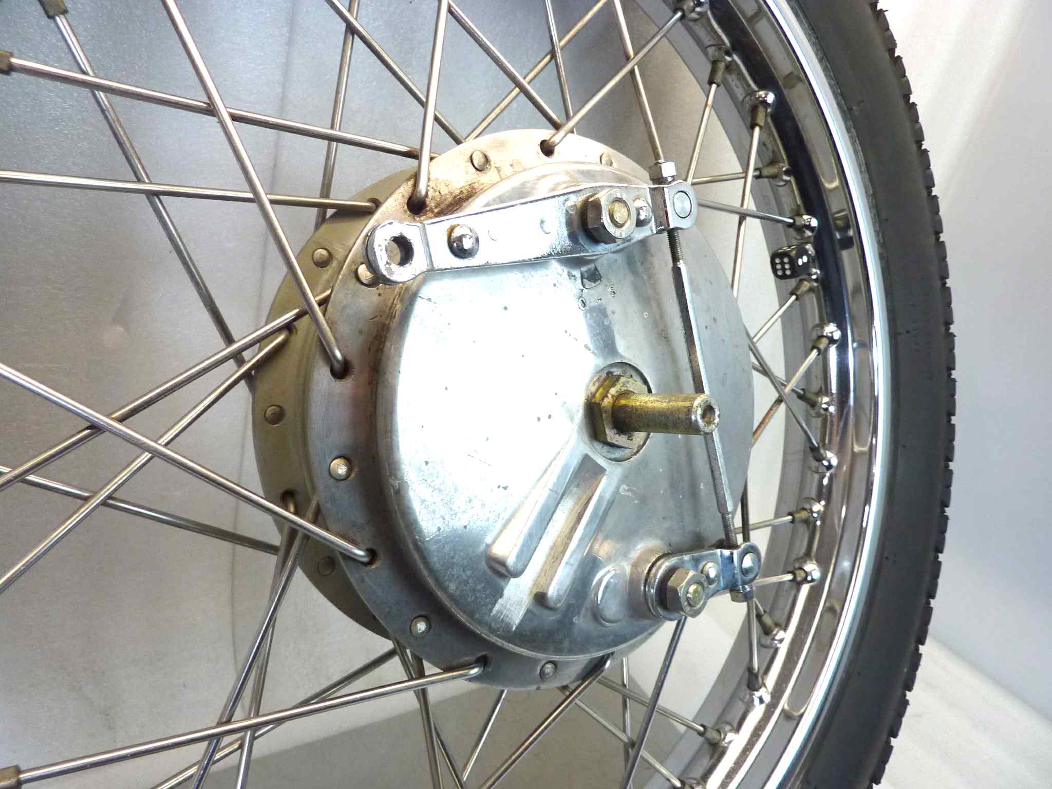 Ruota cerchio anteriore Royal Enfield Bullet 500 2009 con gomma Avon MK II 3,50 S 19 - immagine 6