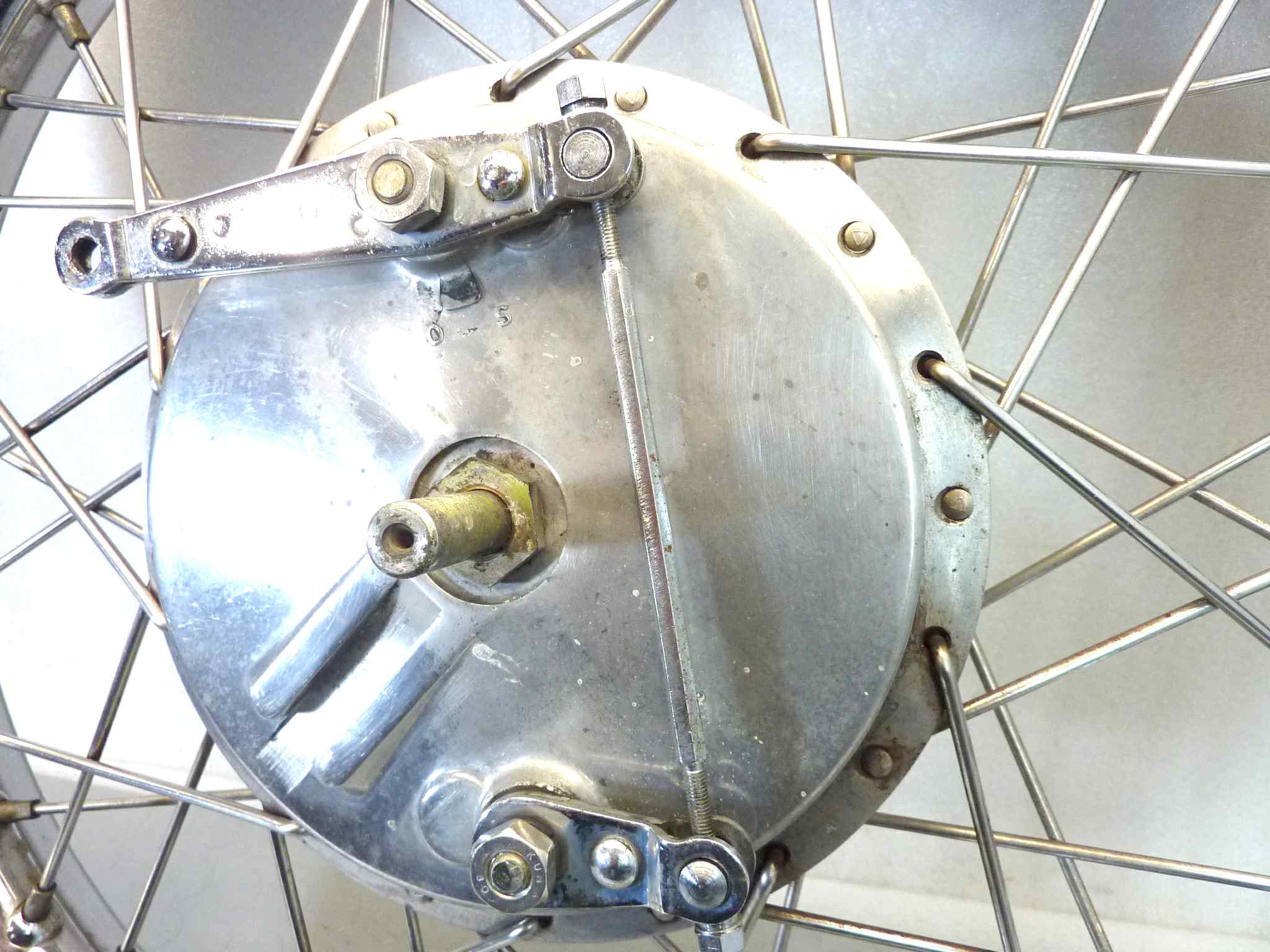 Ruota cerchio anteriore Royal Enfield Bullet 500 2009 con gomma Avon MK II 3,50 S 19 - immagine 7
