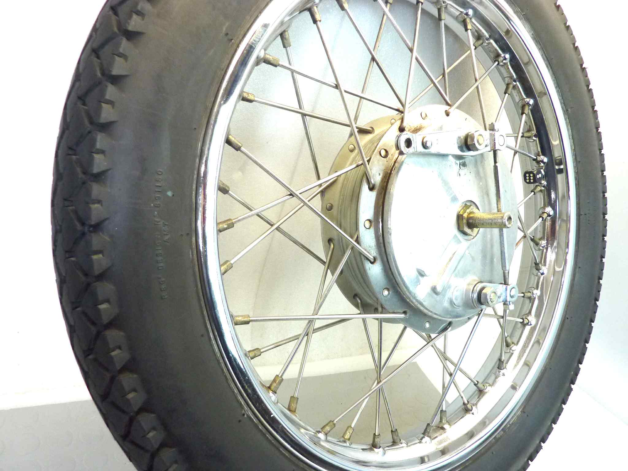 Ruota cerchio anteriore Royal Enfield Bullet 500 2009 con gomma Avon MK II 3,50 S 19 - immagine 9