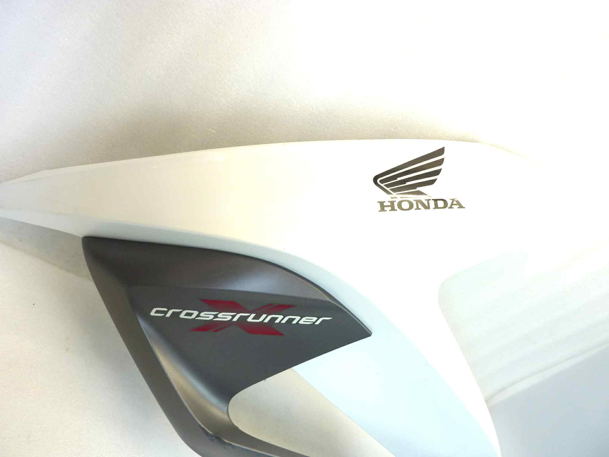 Carena anteriore sinistra HONDA VFR 800 X CROSSRUNNER 2011-2014 colore bianco perla - immagine 2