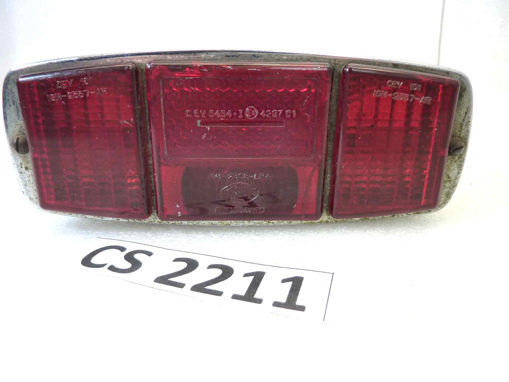 Fanalino fanale posteriore motocarro Cev 101 IGM 2357 AR non testato, non aperto, proposto come da ritrovamento e come da foto in annuncio - immagine 2