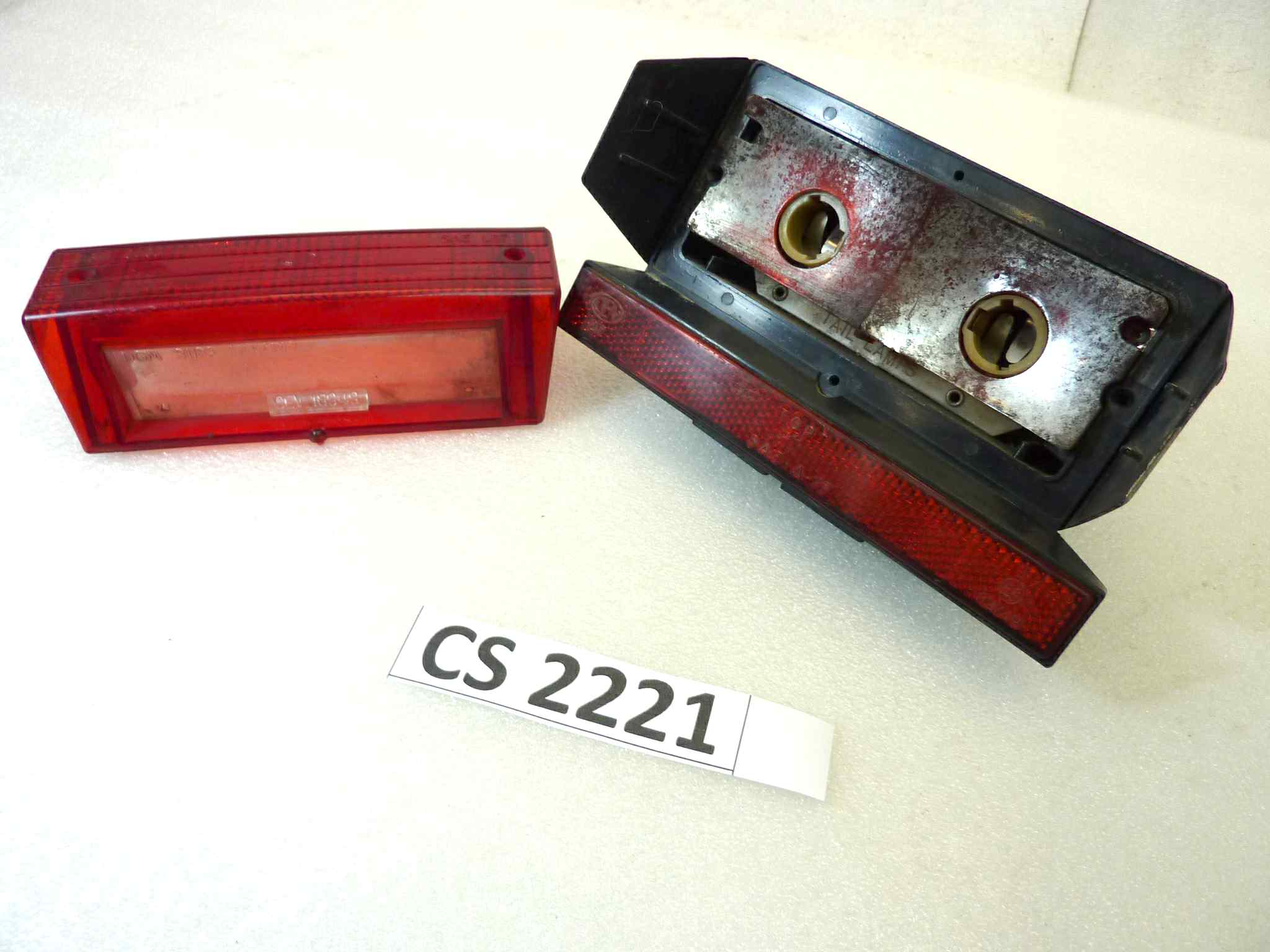 Fanalino fanale posteriore Guzzi V35 SP1000 Le Mans III T3 T4 850 PA cod 19740900 19741000 come da foto - immagine 3