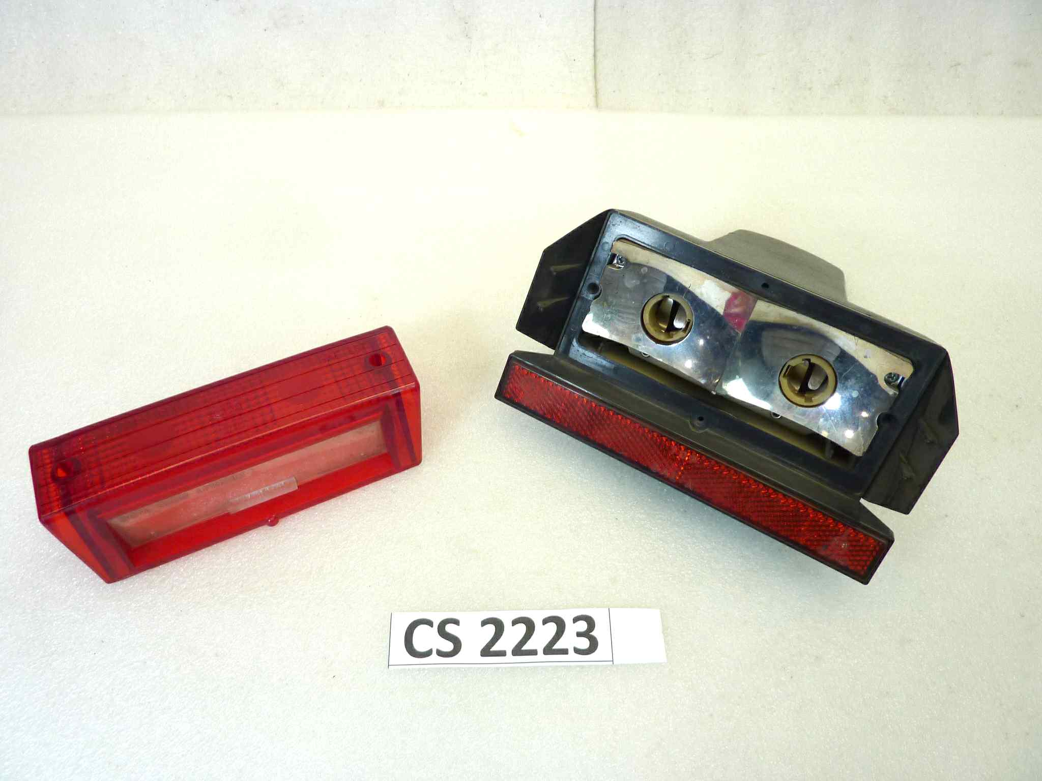 Fanalino fanale posteriore Guzzi V35 SP1000 Le Mans III T3 T4 850 PA cod 19740900 19741000 come da foto