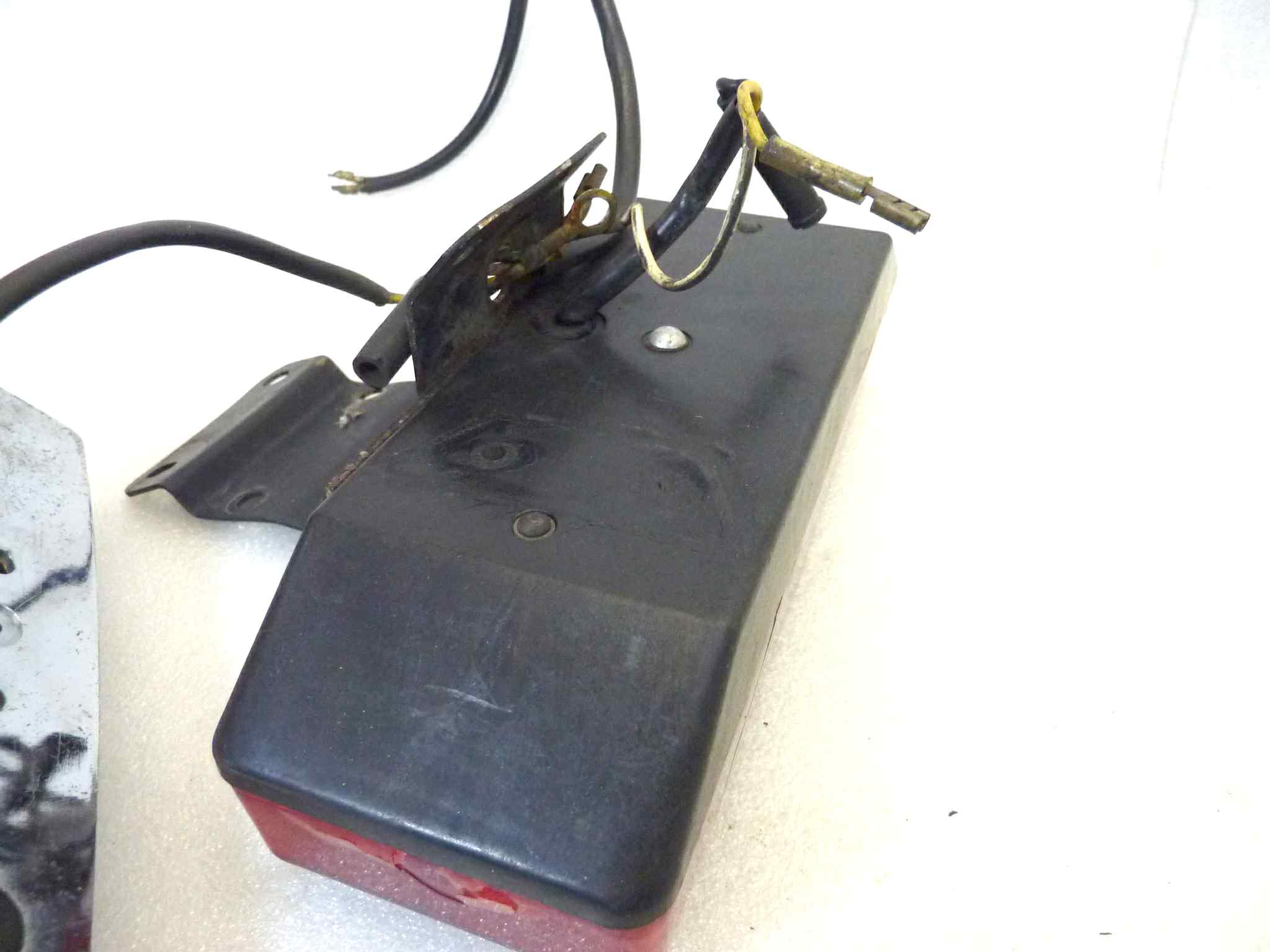 Fanalino fanale posteriore Guzzi V1000 Idroconvert non testato, non aperto, proposto come da ritrovamento e come da foto in annuncio - immagine 17