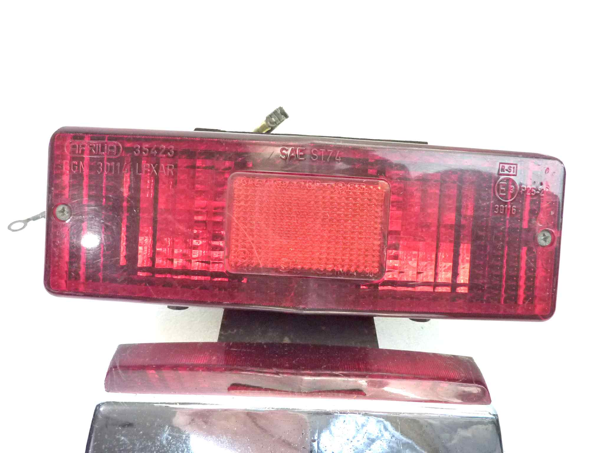 Fanalino fanale posteriore Guzzi V1000 Idroconvert non testato, non aperto, proposto come da ritrovamento e come da foto in annuncio - immagine 2