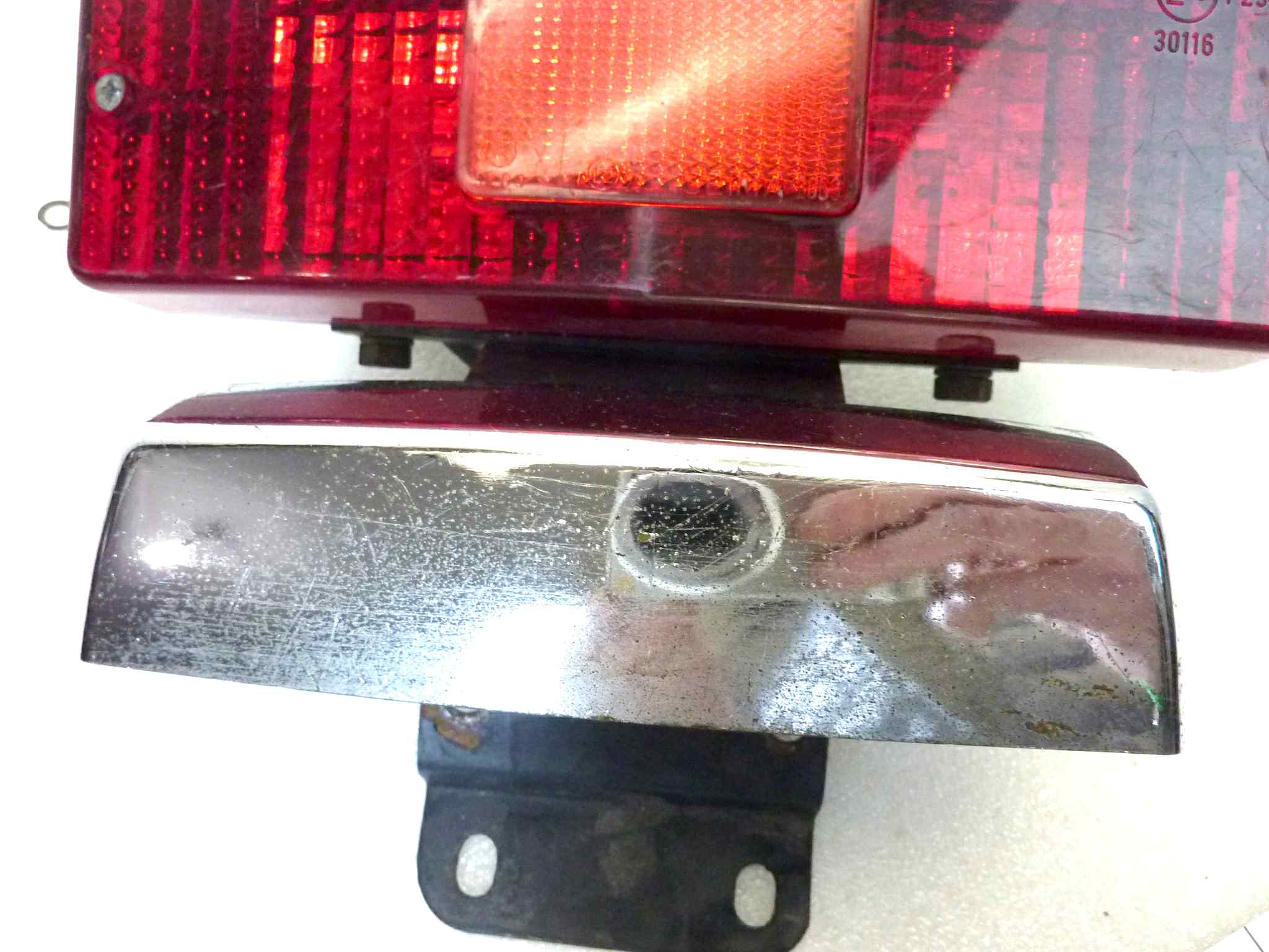 Fanalino fanale posteriore Guzzi V1000 Idroconvert non testato, non aperto, proposto come da ritrovamento e come da foto in annuncio - immagine 4