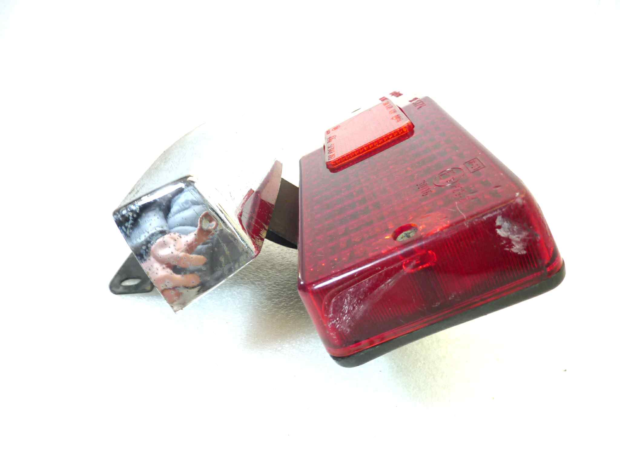 Fanalino fanale posteriore Guzzi V1000 Idroconvert non testato, non aperto, proposto come da ritrovamento e come da foto in annuncio - immagine 6