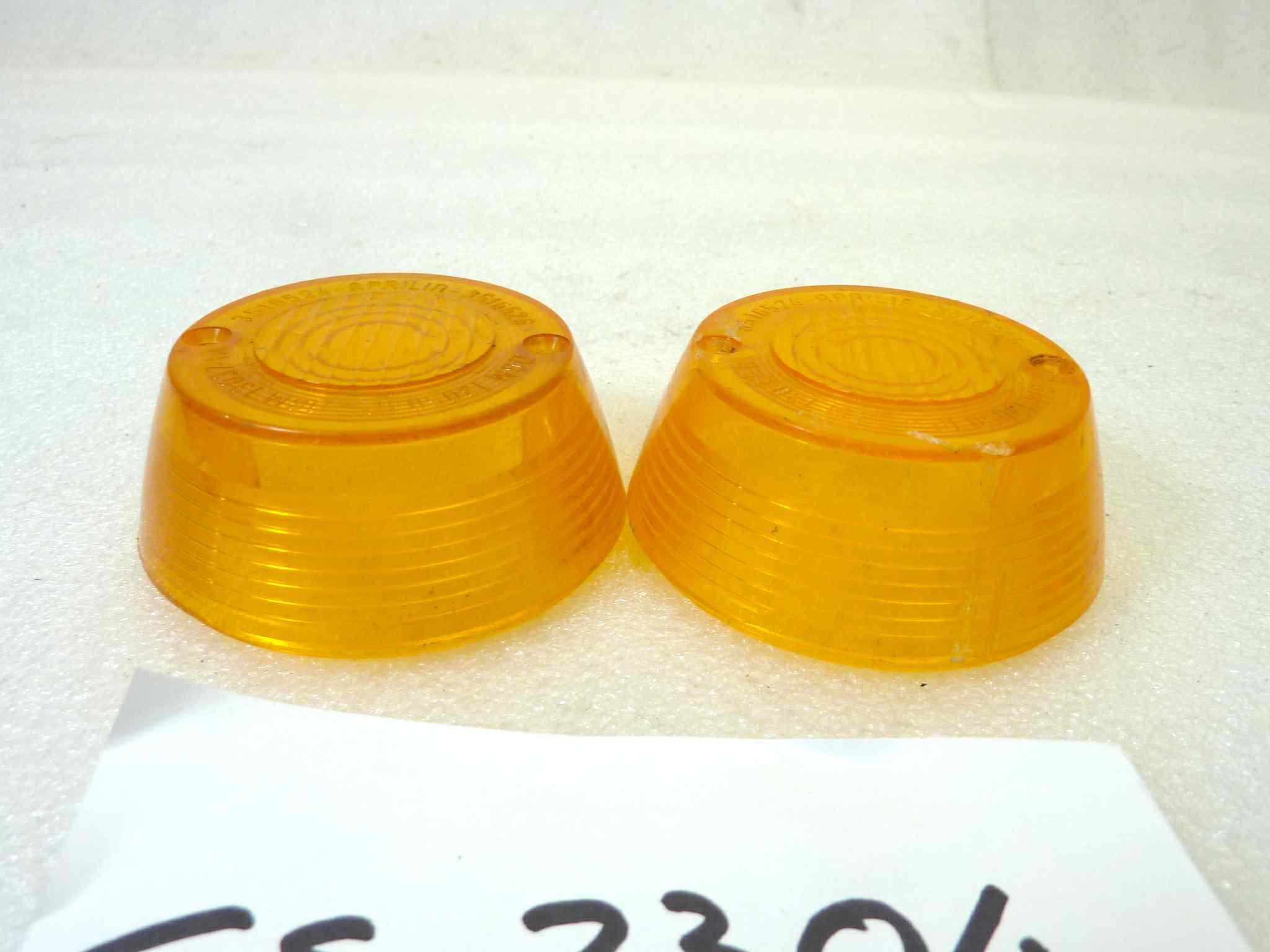Coppia gemme frecce Aprilia 3516524 3516526 DGM 13037 13050 arancione chiaro giallo moto epoca vari modelli - immagine 3