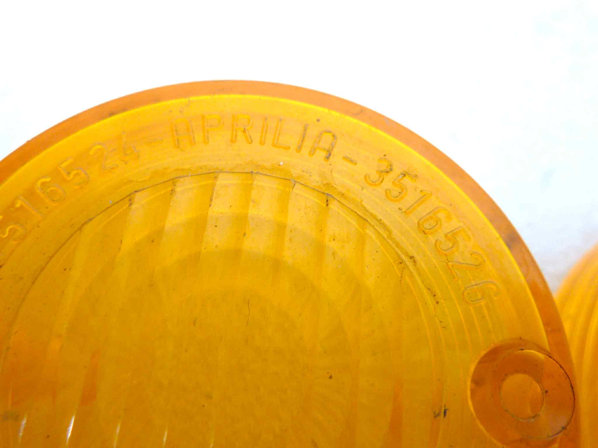 Coppia gemme frecce Aprilia 3516524 3516526 DGM 13037 13050 arancione chiaro giallo moto epoca vari modelli - immagine 4