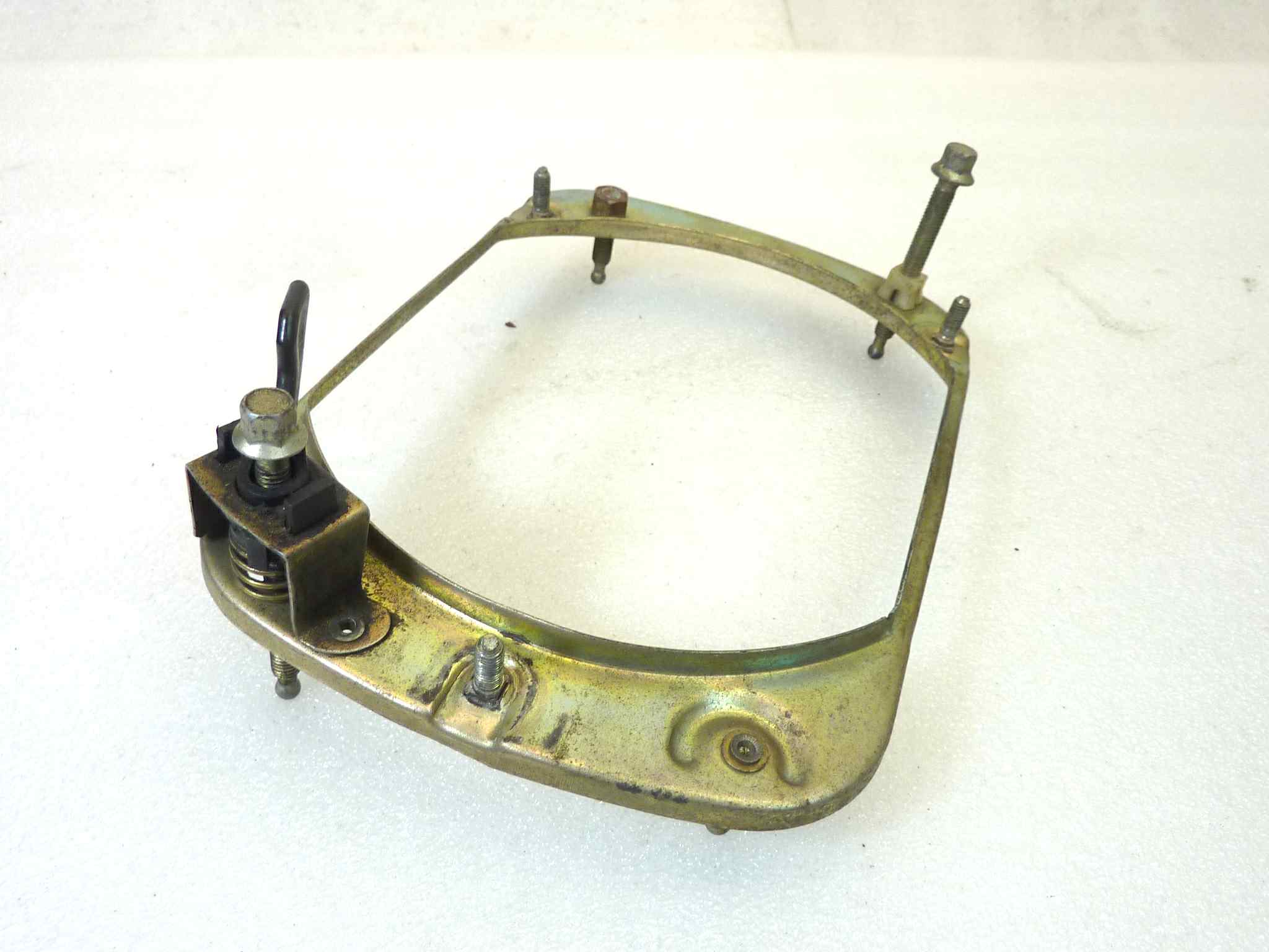 Staffa Faro anteriore rettangolare per Moto Guzzi V35 III, V35 Imola, V35 Imola II,V65 Lario, V50 Monza, 650 750 1000 SP,850 Le Mans II - immagine 2