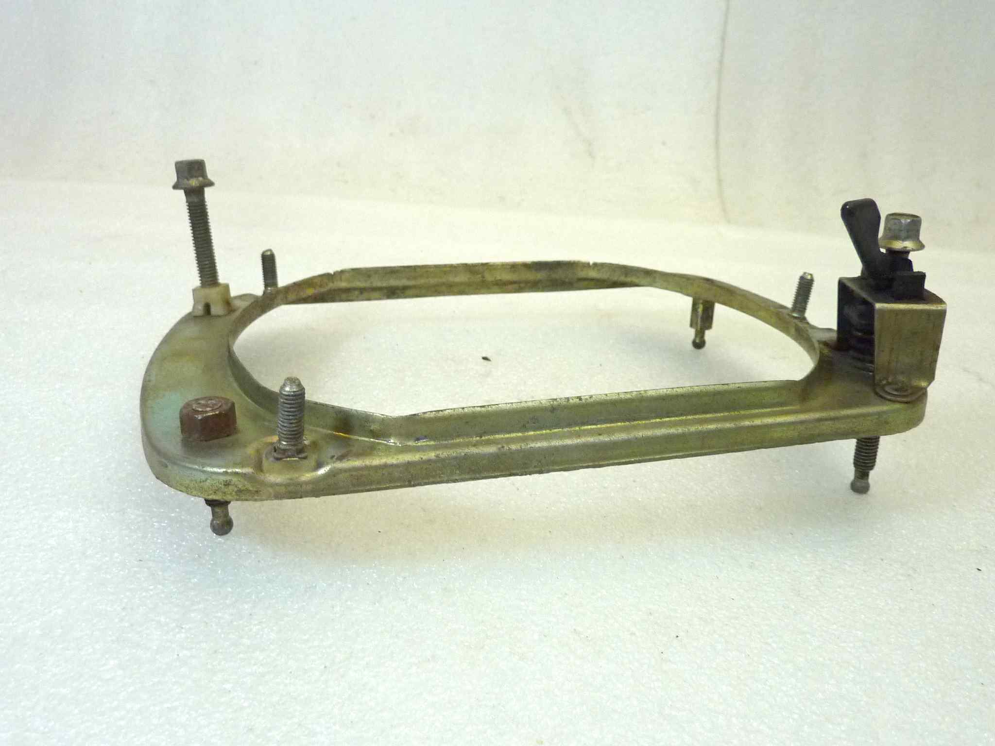 Staffa Faro anteriore rettangolare per Moto Guzzi V35 III, V35 Imola, V35 Imola II,V65 Lario, V50 Monza, 650 750 1000 SP,850 Le Mans II - immagine 5