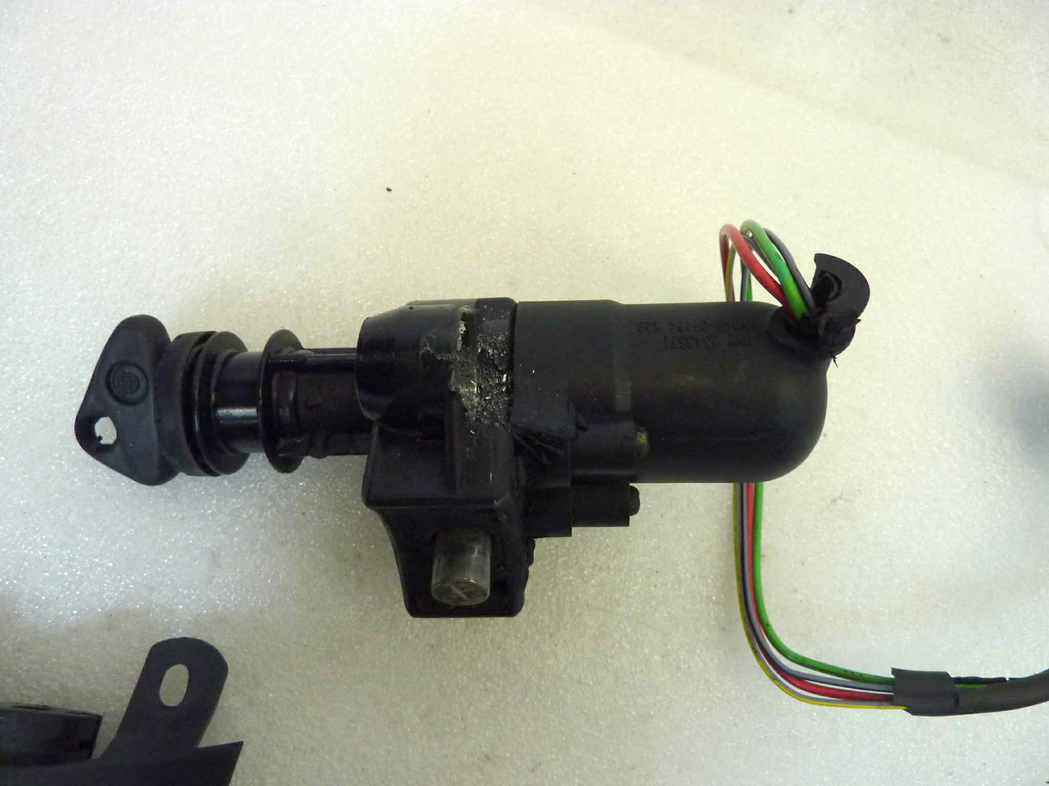 Kit serrature blocchetto accensione Bmw 650 Cs Scarver tappo benzina e sgancio sella (sgancio sella con cover da sostituire) due chiavi come da foto - immagine 5