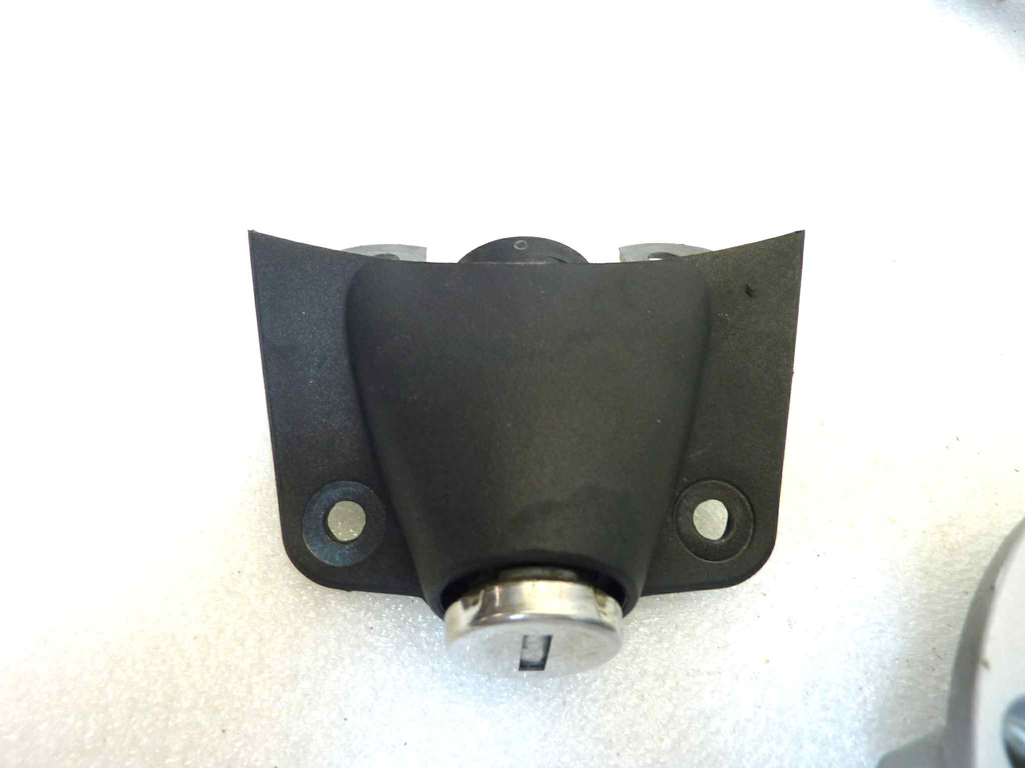 Kit serrature blocchetto accensione Bmw 650 Cs Scarver tappo benzina e sgancio sella (sgancio sella con cover da sostituire) due chiavi come da foto - immagine 11