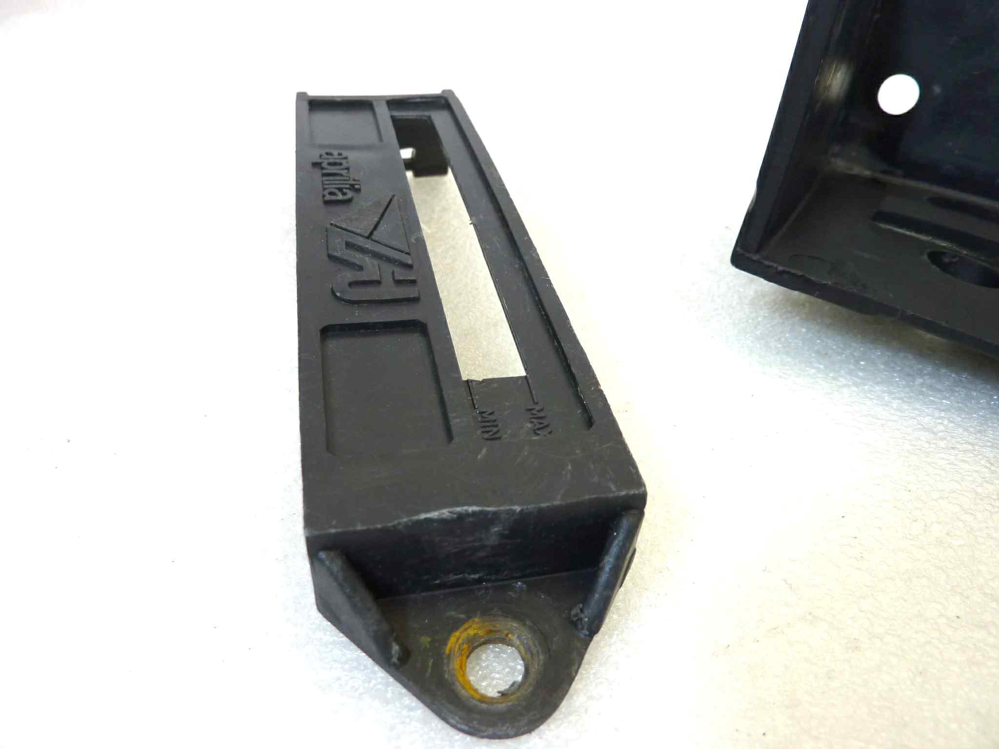 Scatola staffa batteria Aprilia AF1 50 1986 - 1987 tipo AB - immagine 4
