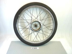 Cerchio anteriore Parilla 125 2T gomma Pirelli 2 1/4 x 20 24x2 1/4