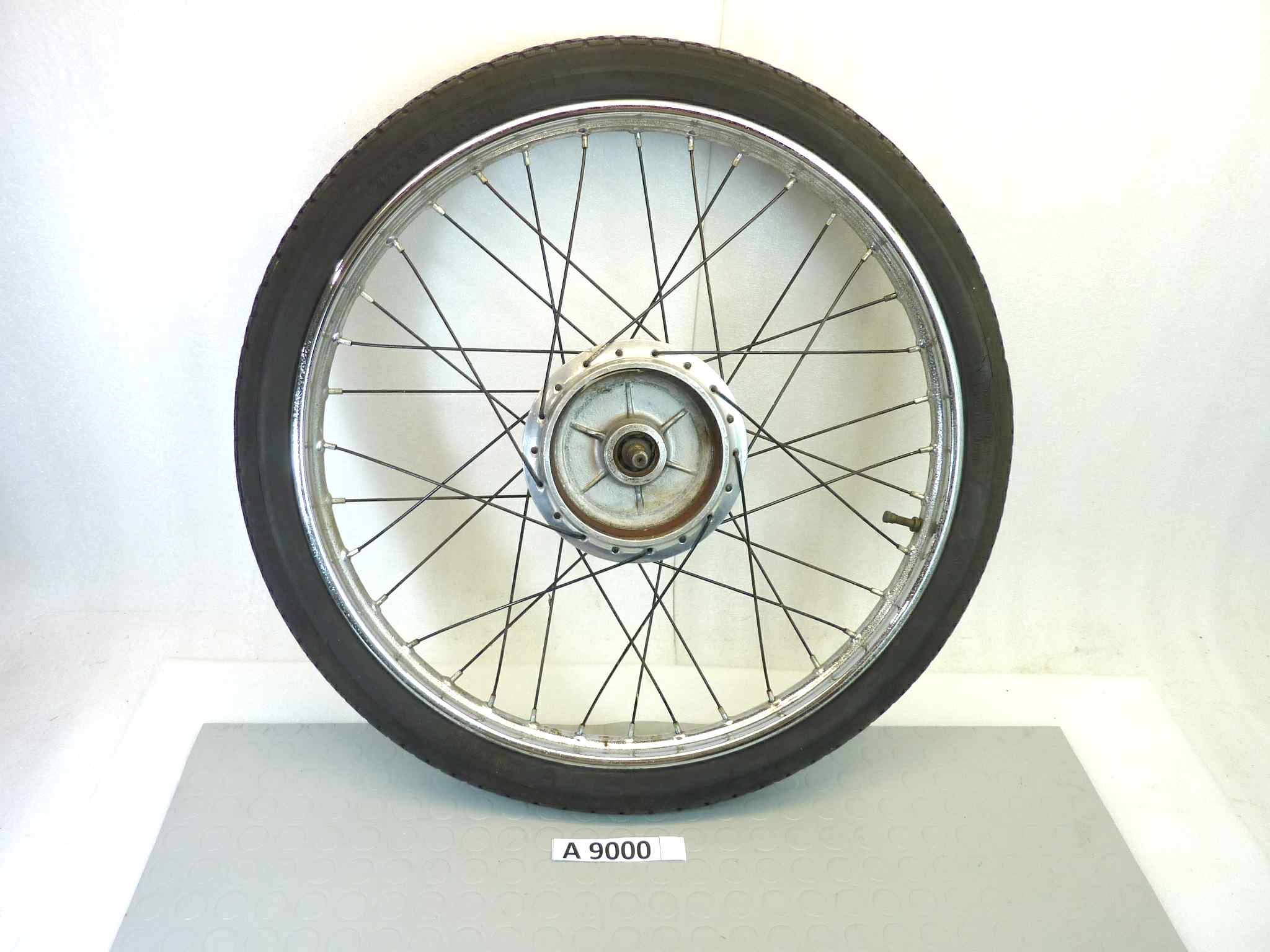 Cerchio anteriore Parilla 125 2T gomma Pirelli 2 1/4 x 20 24x2 1/4