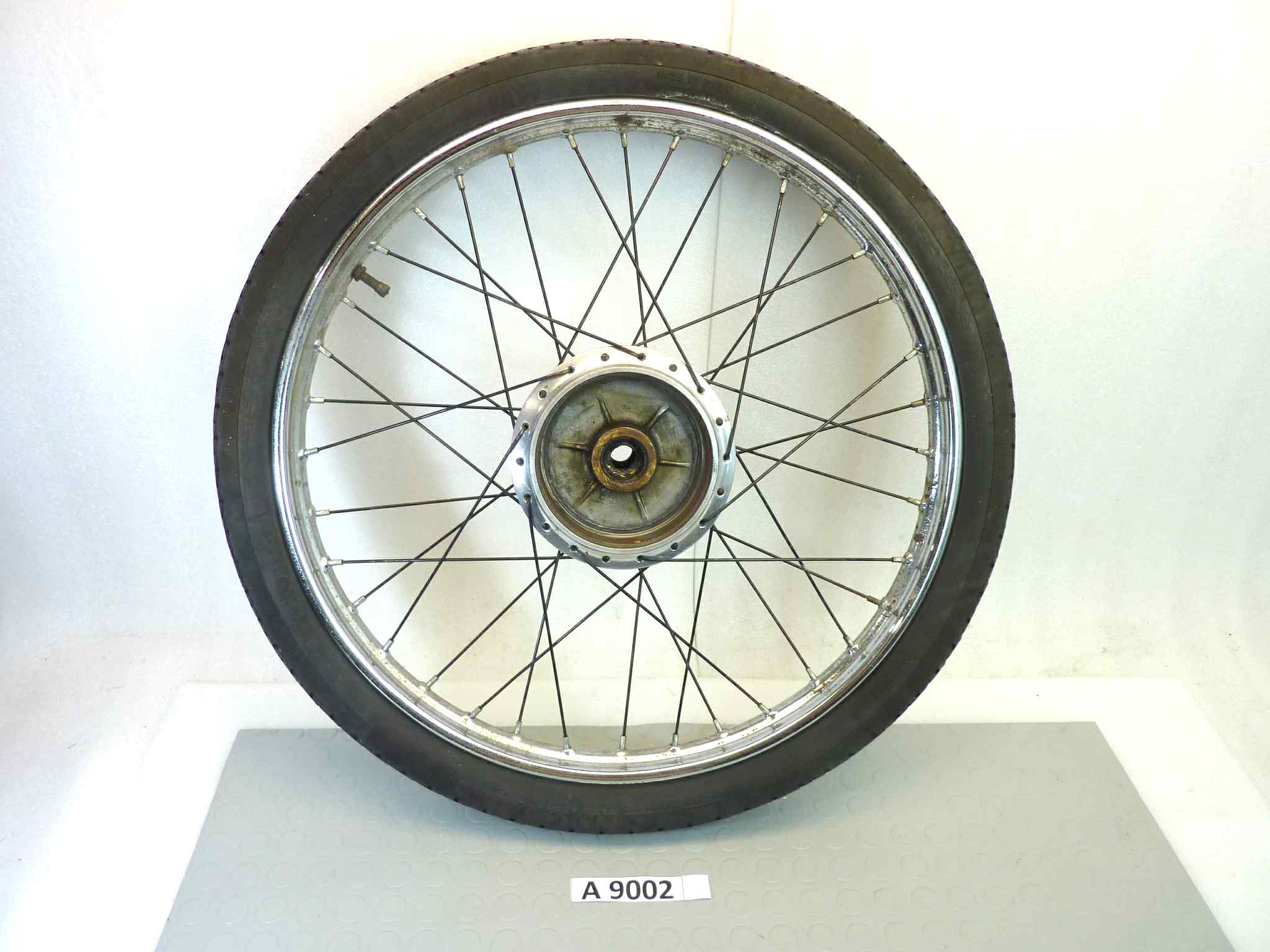 Cerchio anteriore Parilla 125 2T gomma Pirelli 2 1/4 x 20 24x2 1/4
