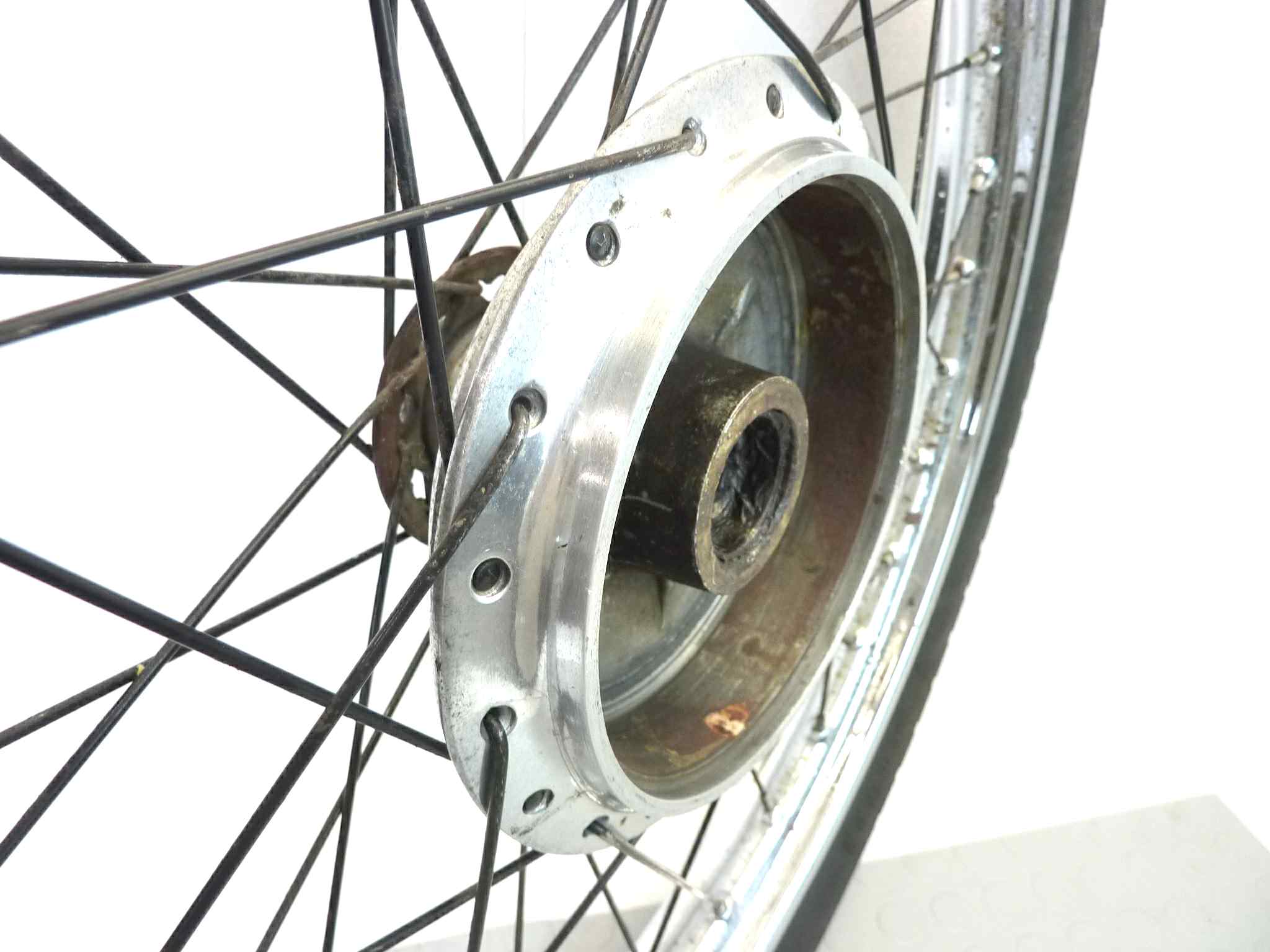 Cerchio anteriore Parilla 125 2T gomma Pirelli 2 1/4 x 20 24x2 1/4 - immagine 3