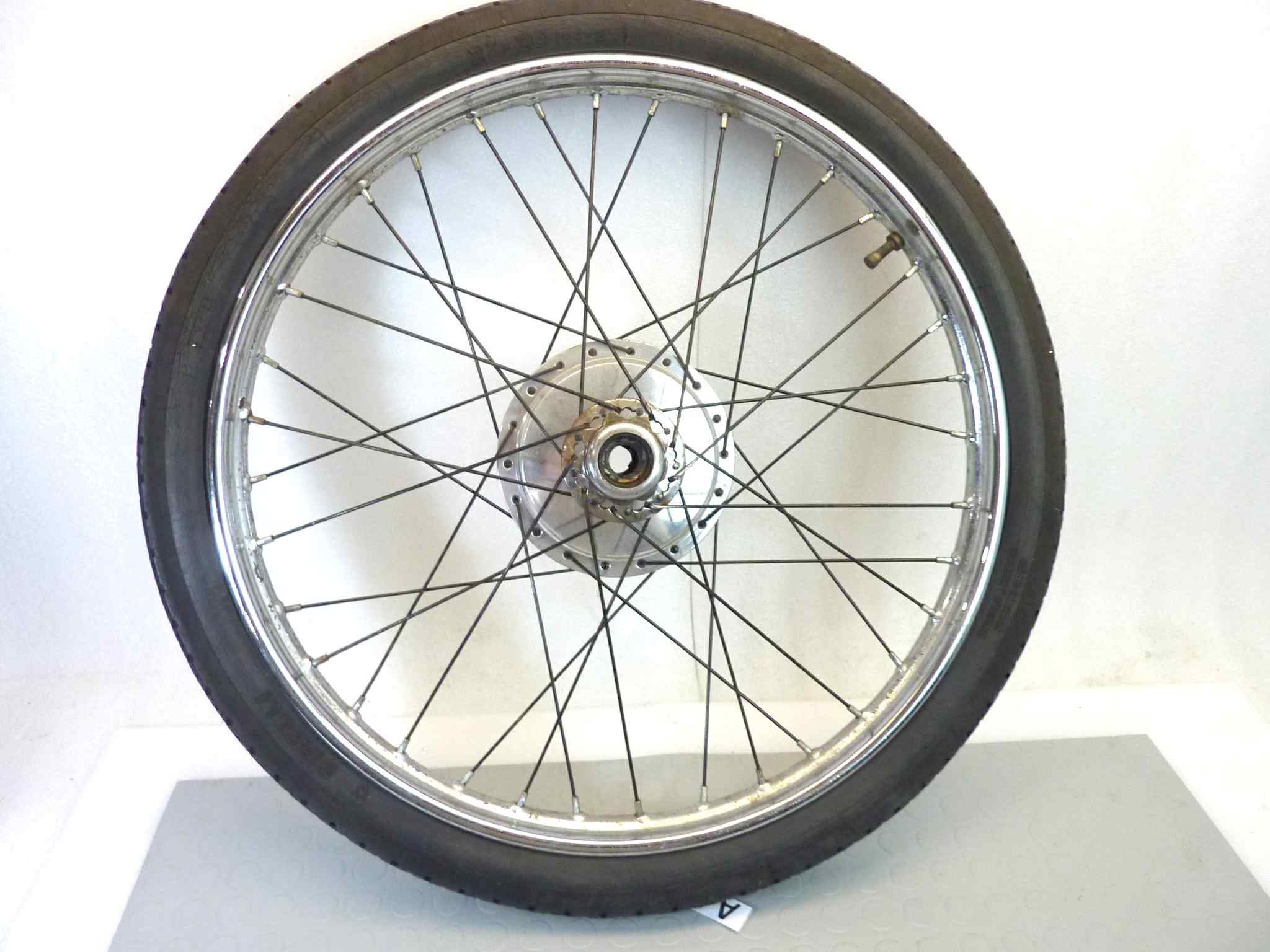 Cerchio anteriore Parilla 125 2T gomma Pirelli 2 1/4 x 20 24x2 1/4 - immagine 7